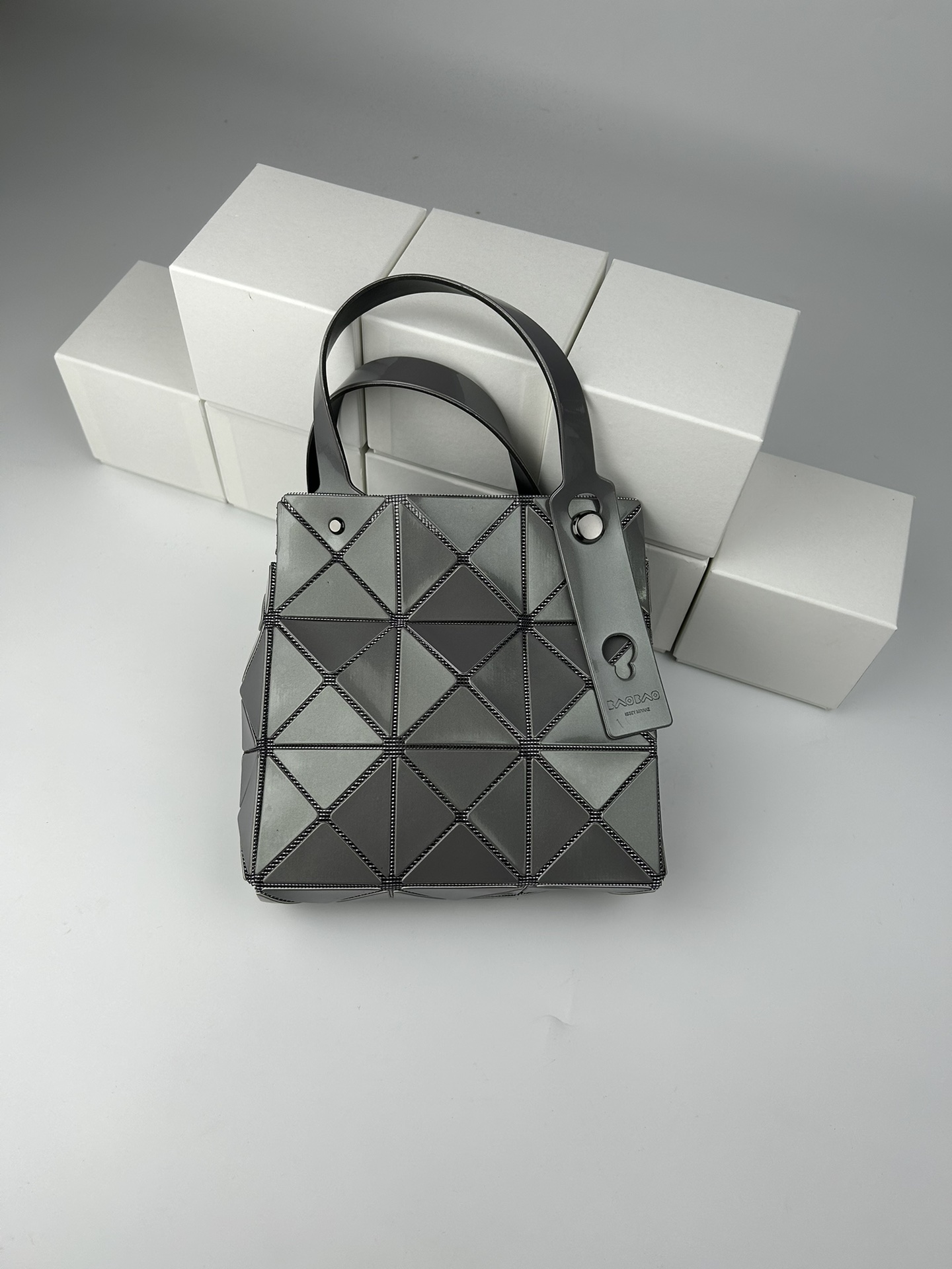 Issey Miyake ～全新的三宅一生 CARAT系列