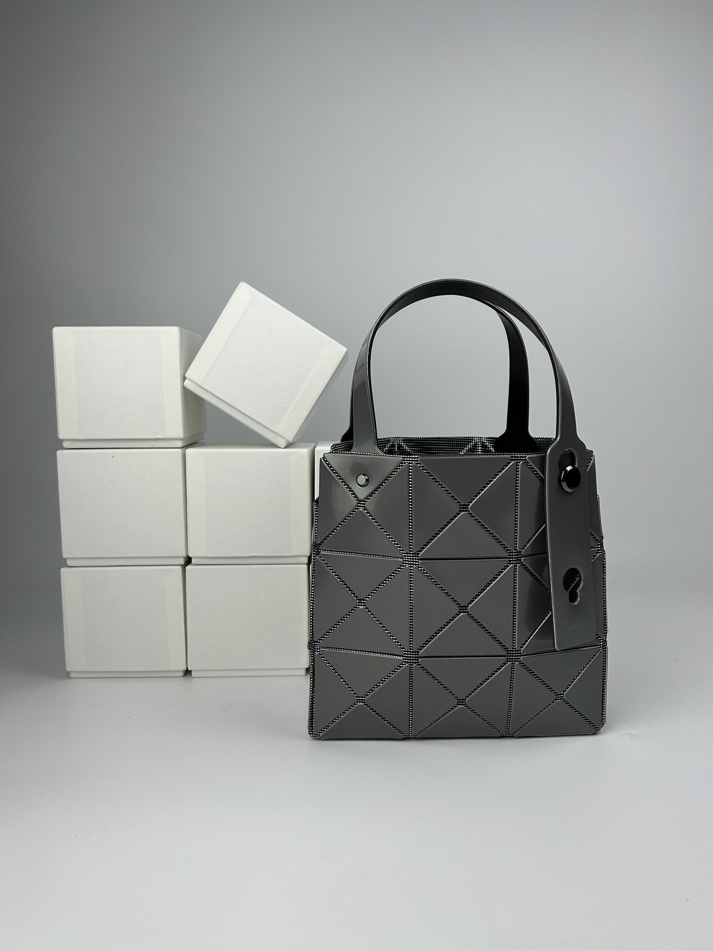 Issey Miyake ～全新的三宅一生 CARAT系列