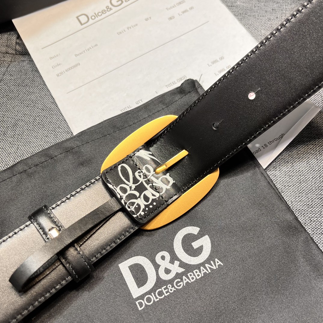   DG。宽.4.0cm  Dolce&Gabbana 新款 Re-Edition 时装秀是一次回归品牌