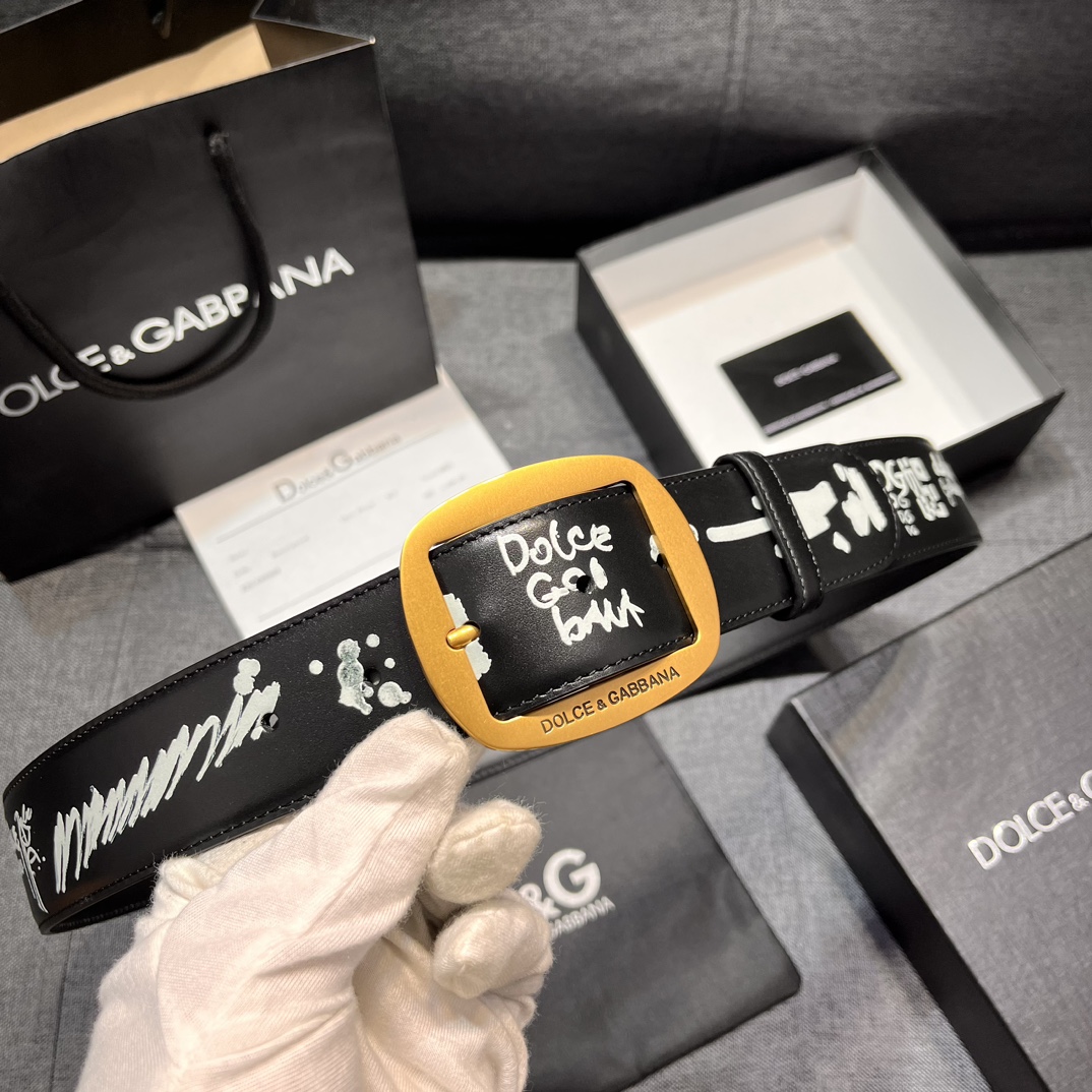  DG。宽.4.0cm  Dolce&Gabbana 新款 Re-Edition 时装秀是一次回归品牌
