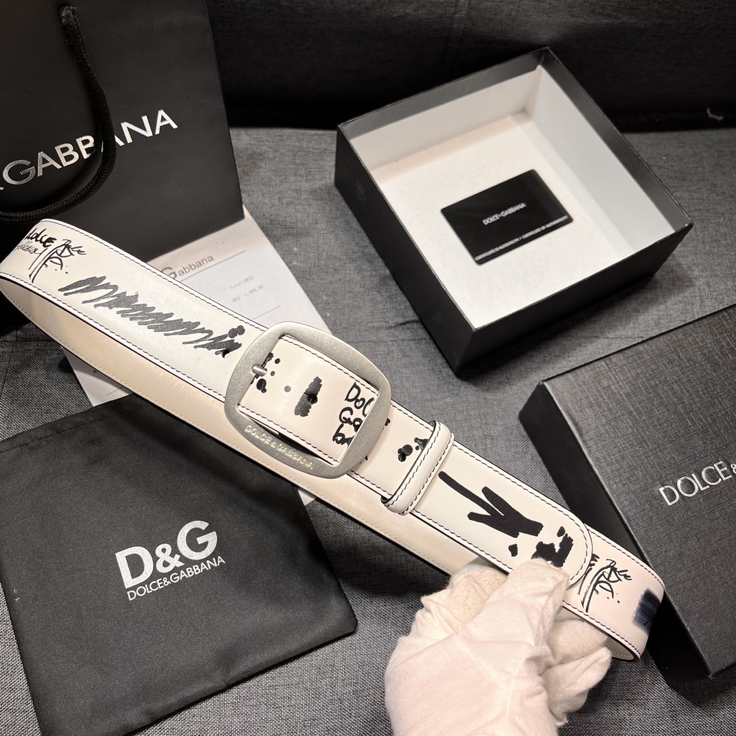   DG。宽.4.0cm  Dolce&Gabbana 新款 Re-Edition 时装秀是一次回归品牌