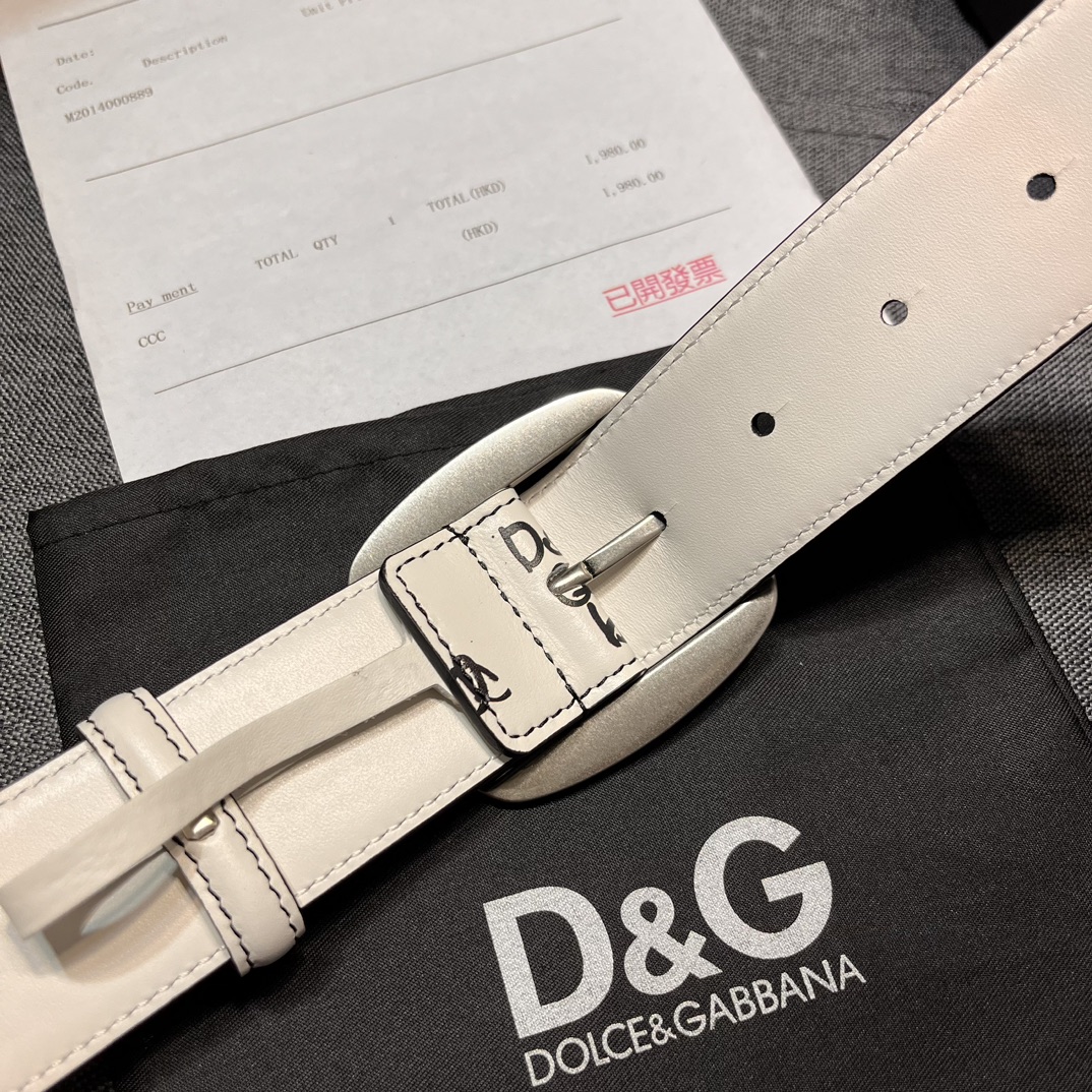   DG。宽.4.0cm  Dolce&Gabbana 新款 Re-Edition 时装秀是一次回归品牌