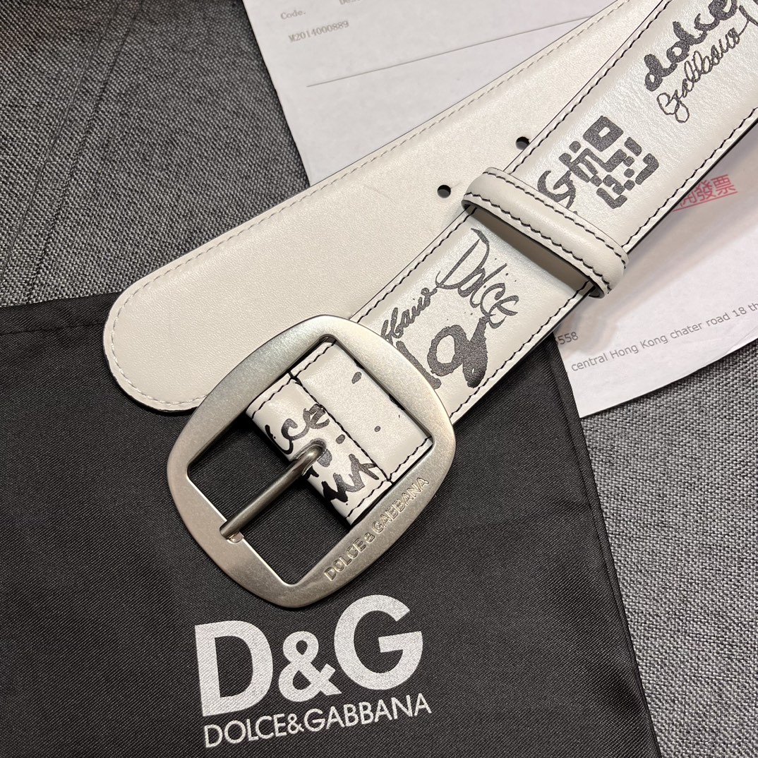   DG。宽.4.0cm  Dolce&Gabbana 新款 Re-Edition 时装秀是一次回归品牌