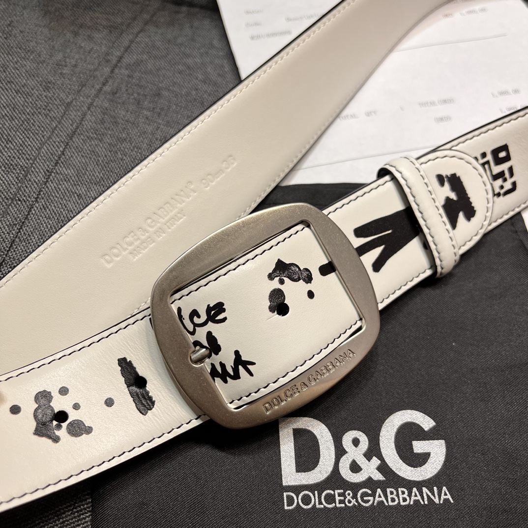   DG。宽.4.0cm  Dolce&Gabbana 新款 Re-Edition 时装秀是一次回归品牌