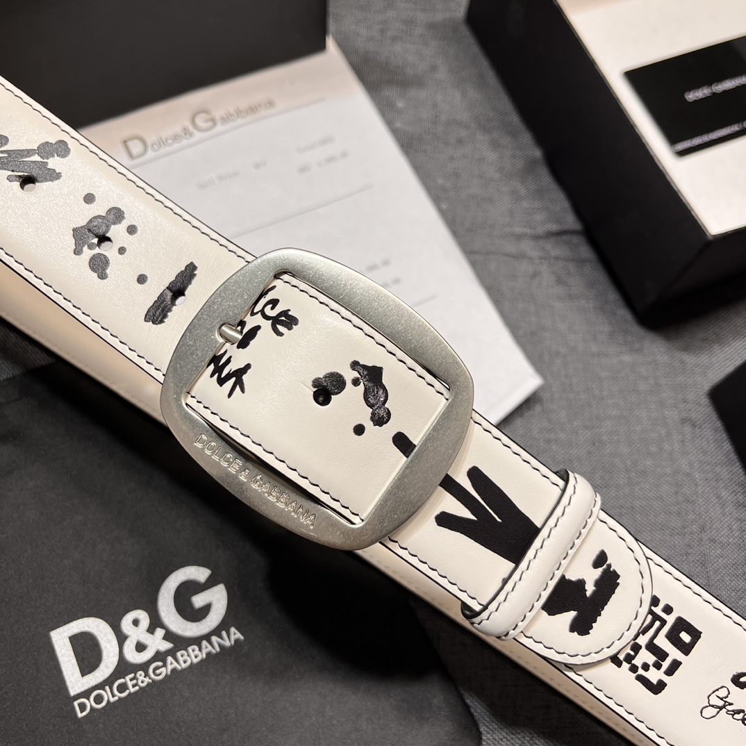   DG。宽.4.0cm  Dolce&Gabbana 新款 Re-Edition 时装秀是一次回归品牌