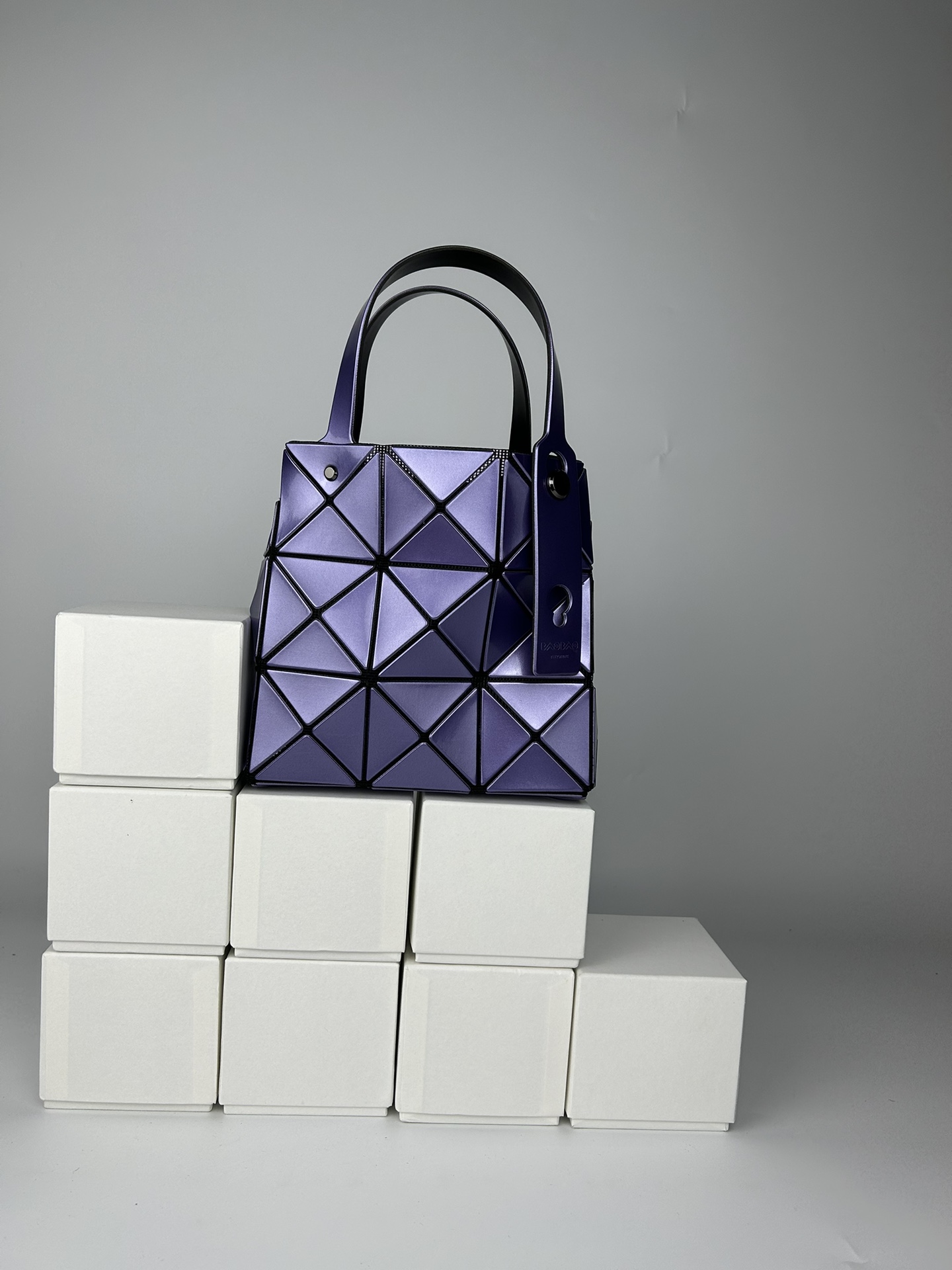 Issey Miyake 全新的三宅一生 CARAT系列