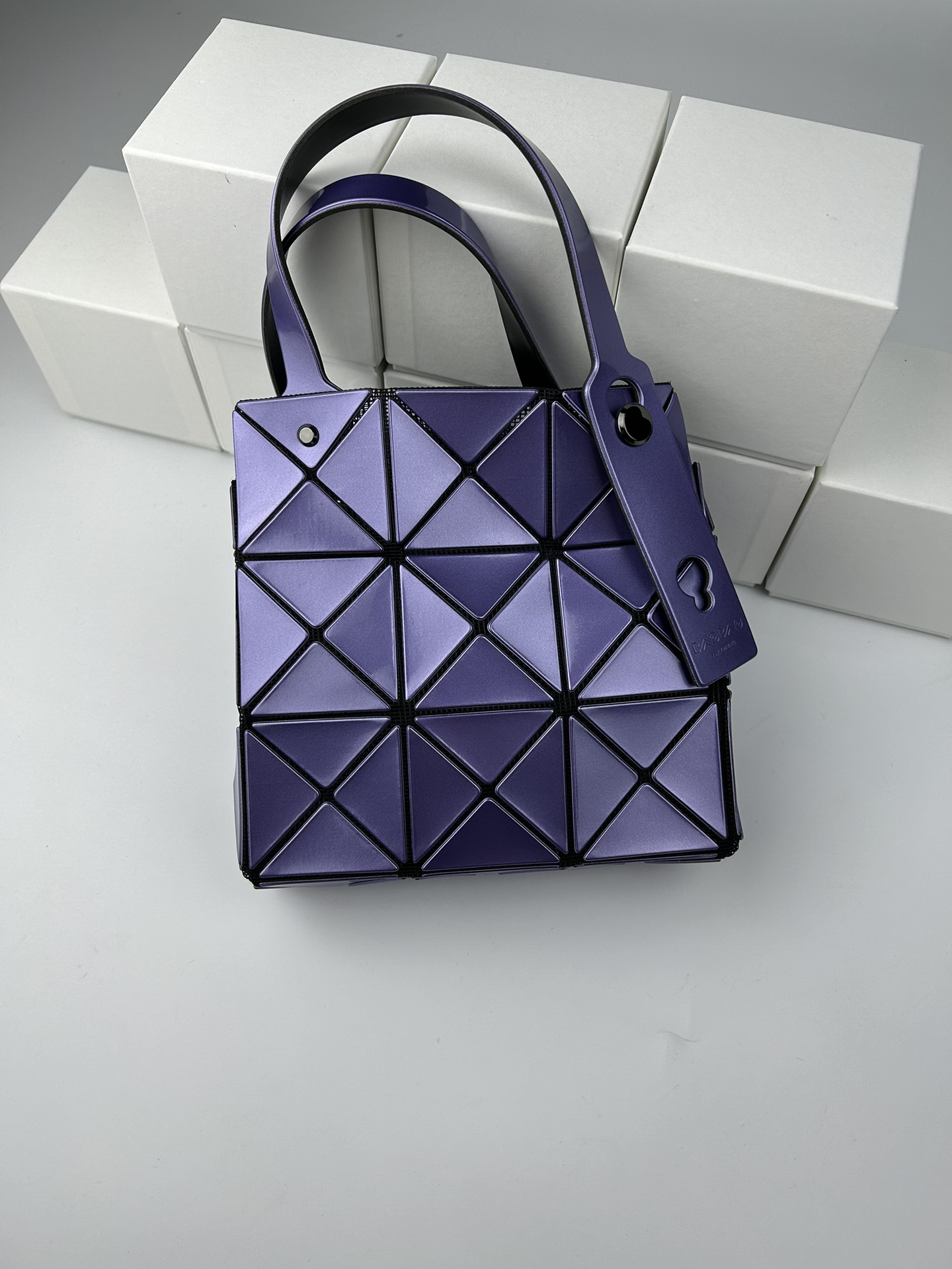 Issey Miyake 全新的三宅一生 CARAT系列