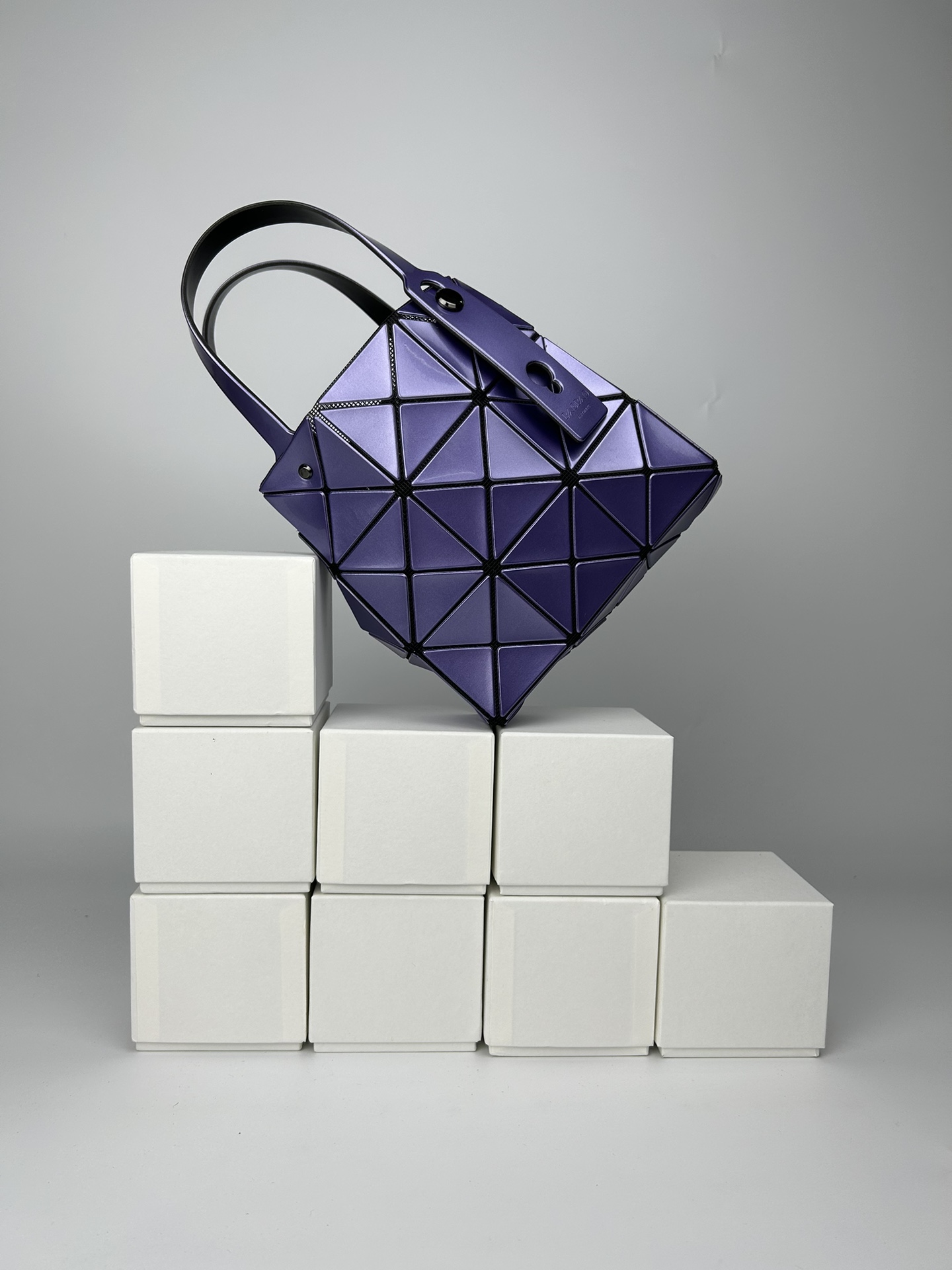 Issey Miyake 全新的三宅一生 CARAT系列