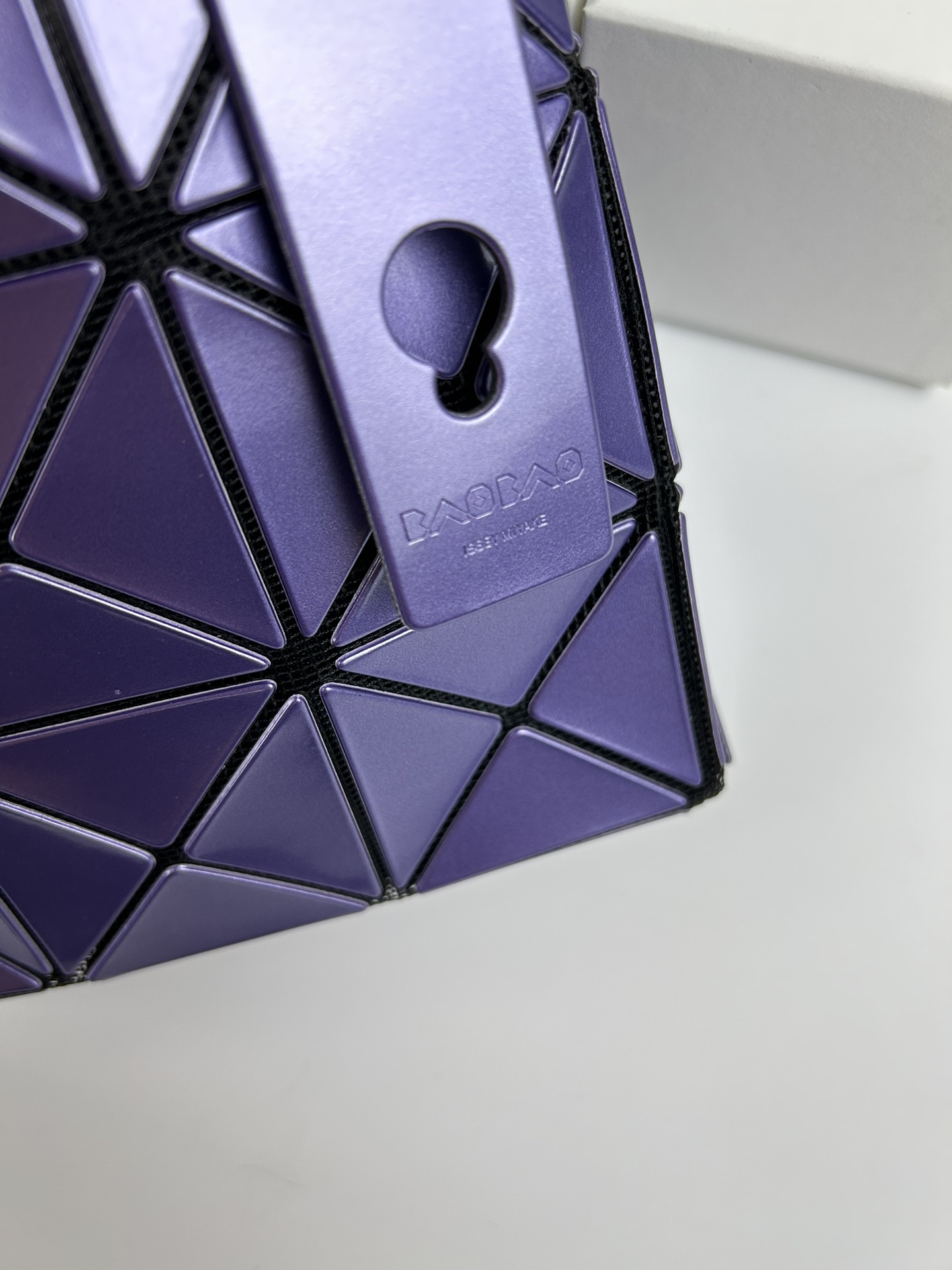 Issey Miyake 全新的三宅一生 CARAT系列