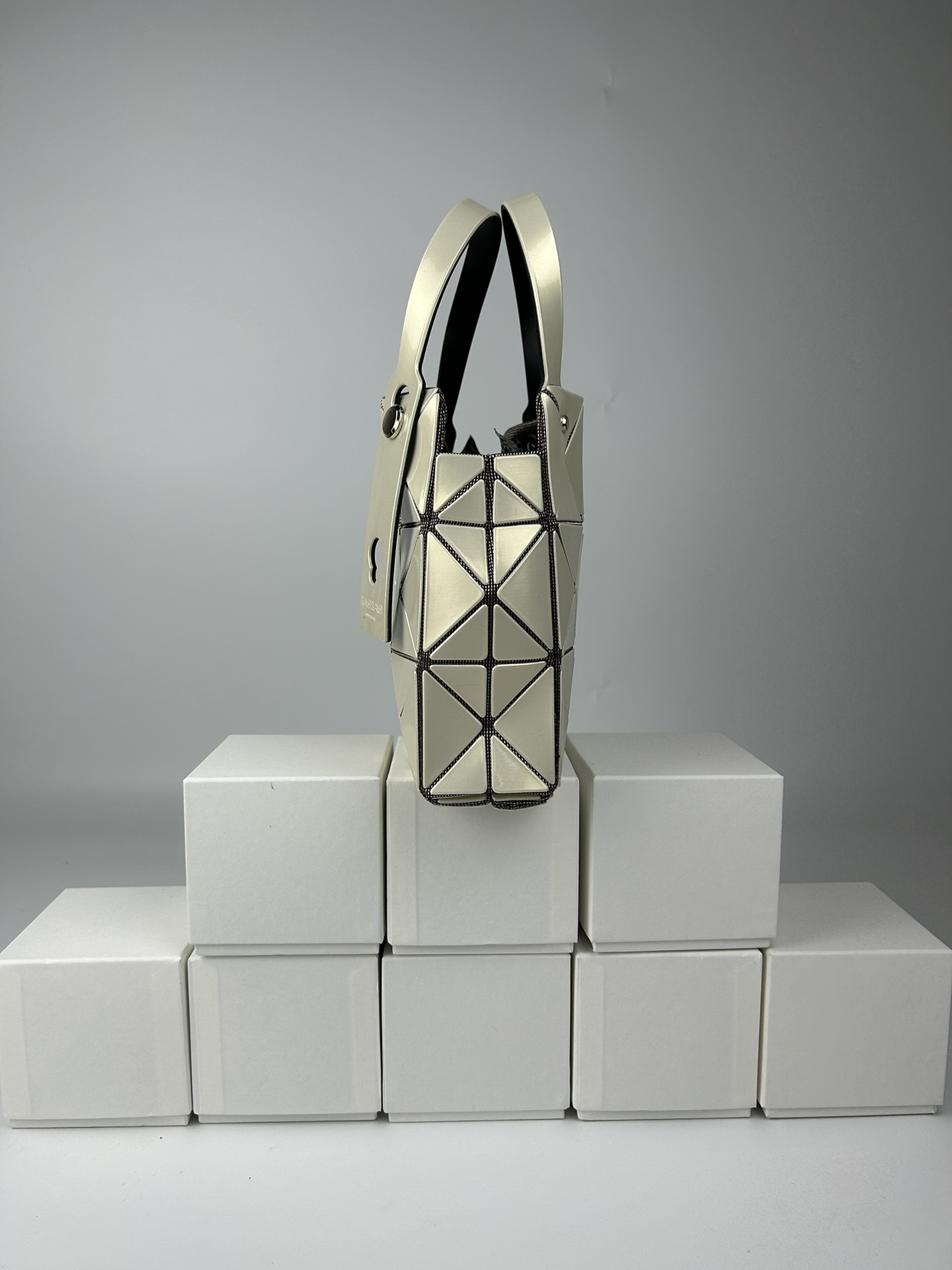 Issey Miyake 全新的三宅一生 CARAT系列