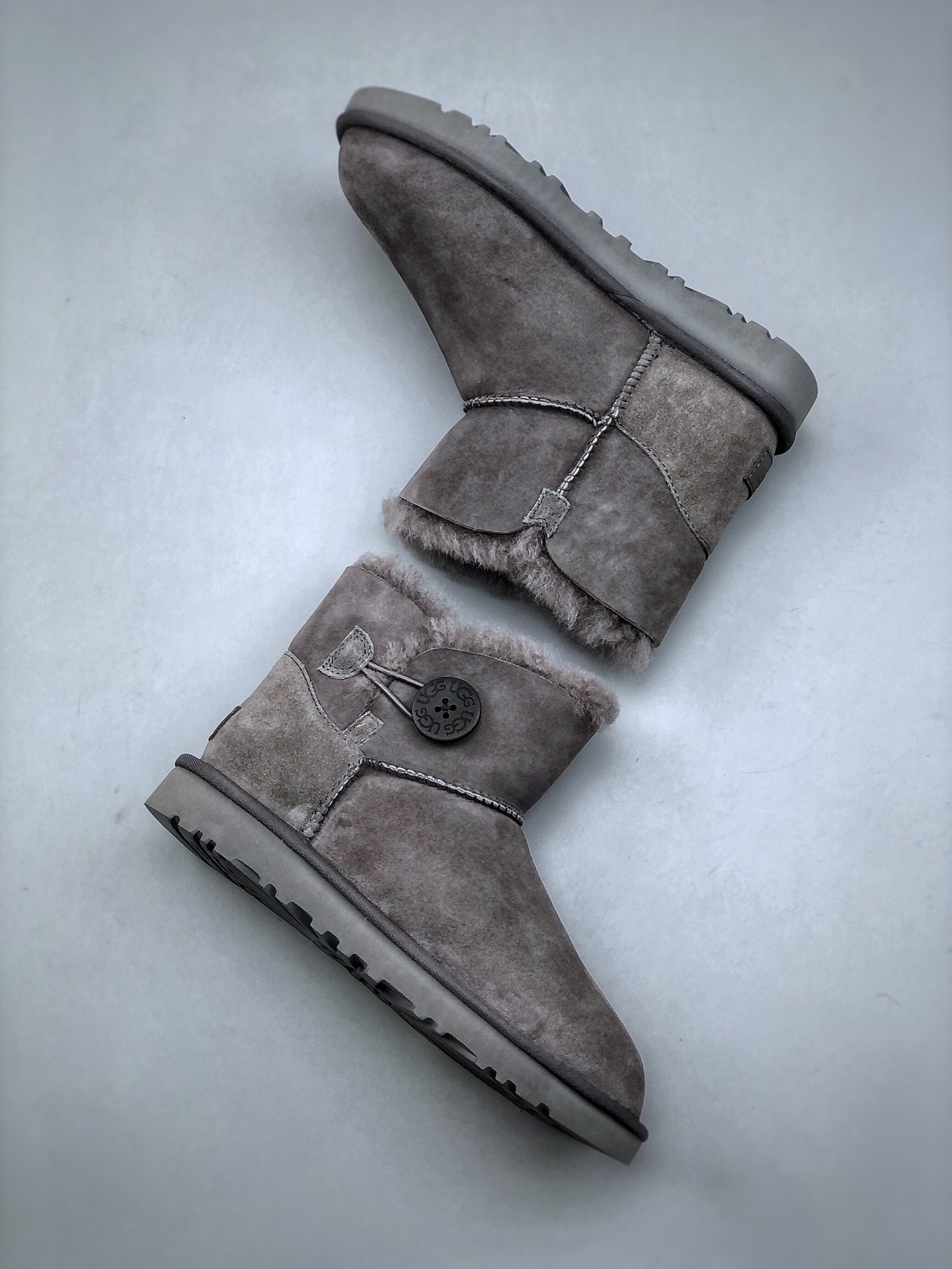 UGG classic wooden buckle short snow boots upper is Longfeng sheepskin fur