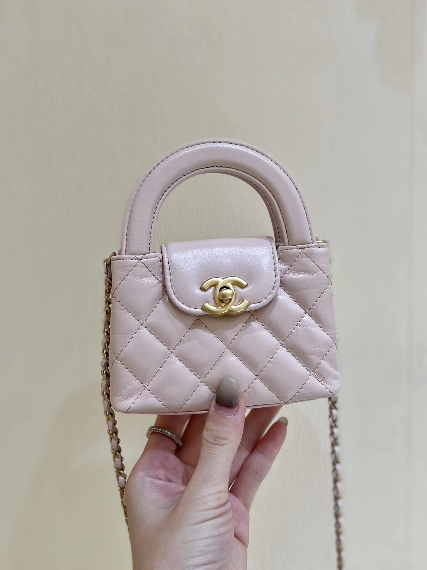 [Chanel Women