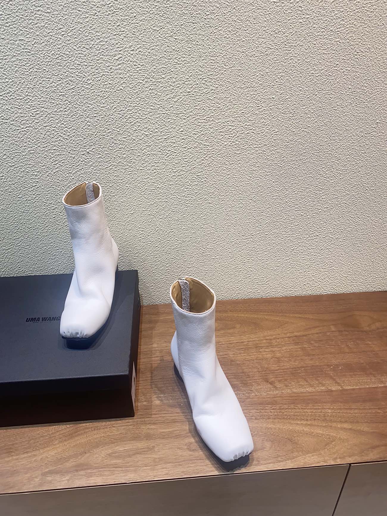 2023 UMA WANG Pig Nose Ballet Boots: Sophisticated Design with Imported Soft Leather - 图片 1