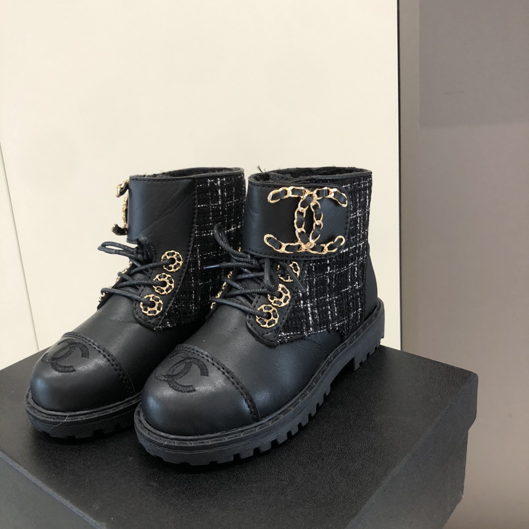 Designer Fake
 Chanel Short Boots Fall/Winter Collection Chains