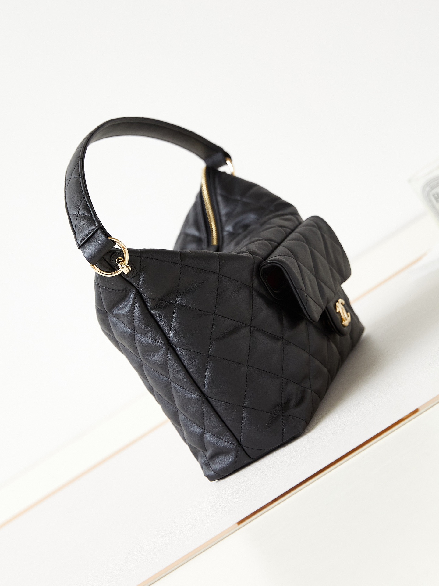 This new 23b hippie hobo bag, crafted from calfskin, exudes exquisite 3