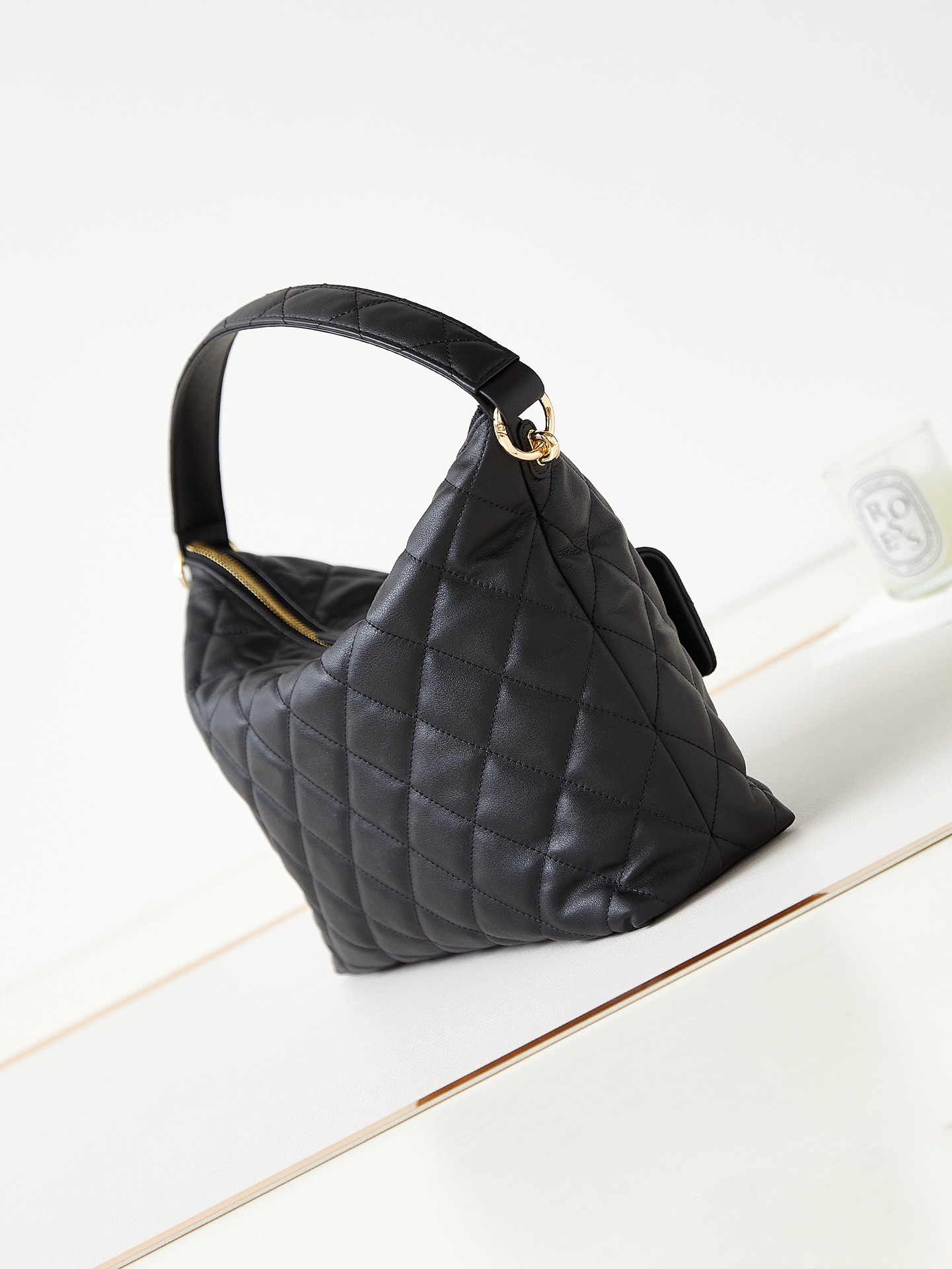 This new 23b hippie hobo bag, crafted from calfskin, exudes exquisite 4