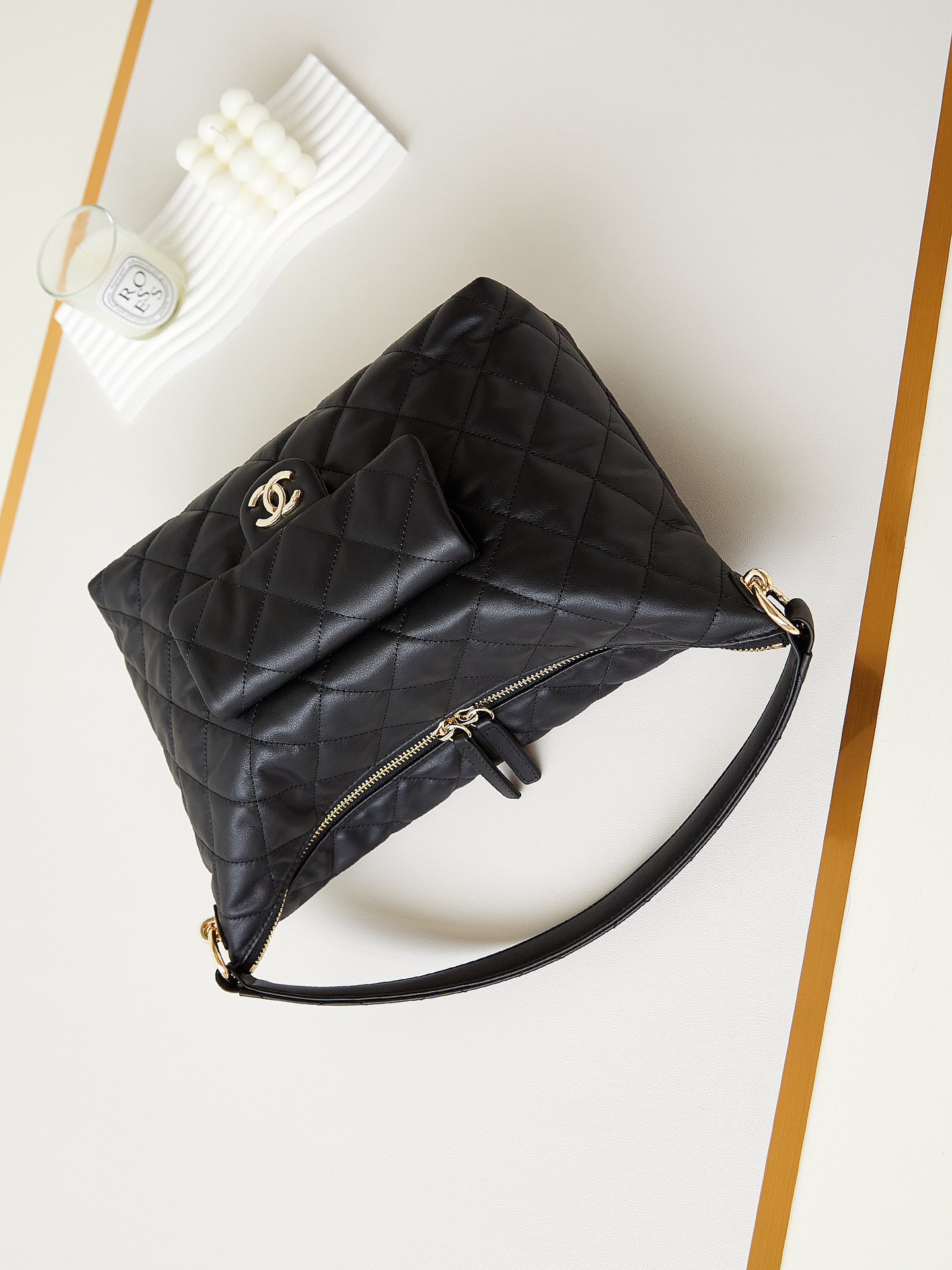 This new 23b hippie hobo bag, crafted from calfskin, exudes exquisite 7