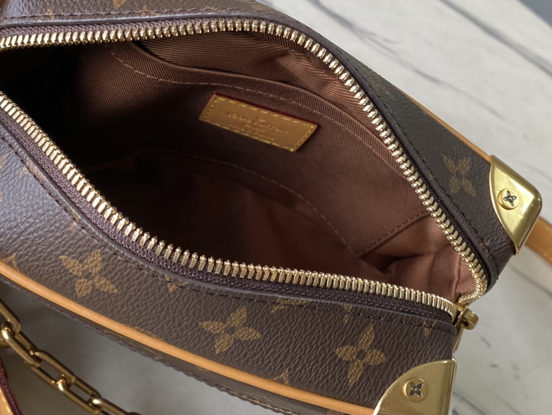 A piece like this definitely deserves a spot in your bag collection - Bag 8