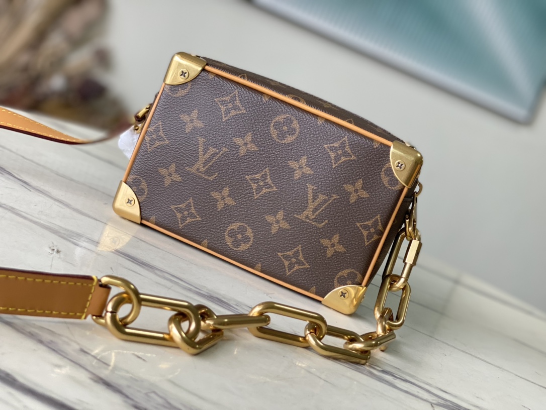 A piece like this definitely deserves a spot in your bag collection - Bag 3