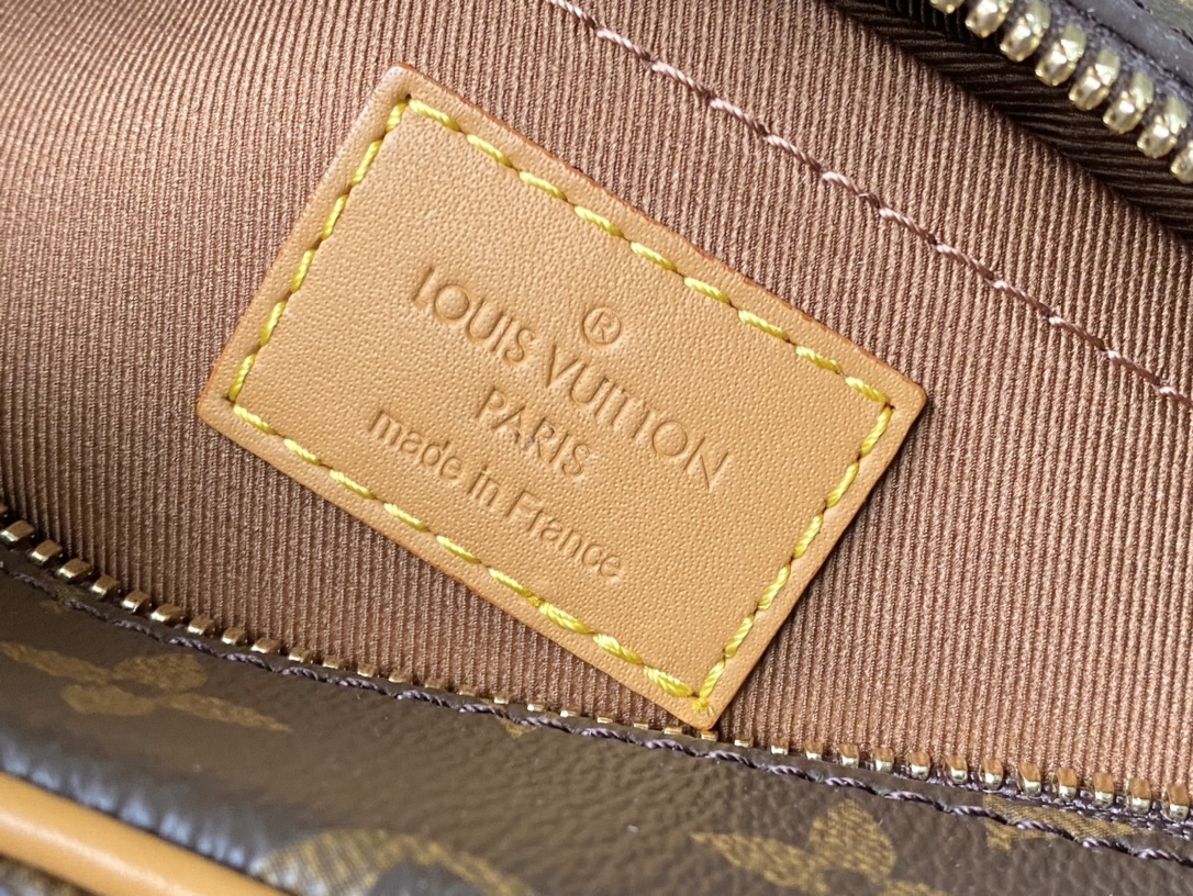 A piece like this definitely deserves a spot in your bag collection - Bag 9