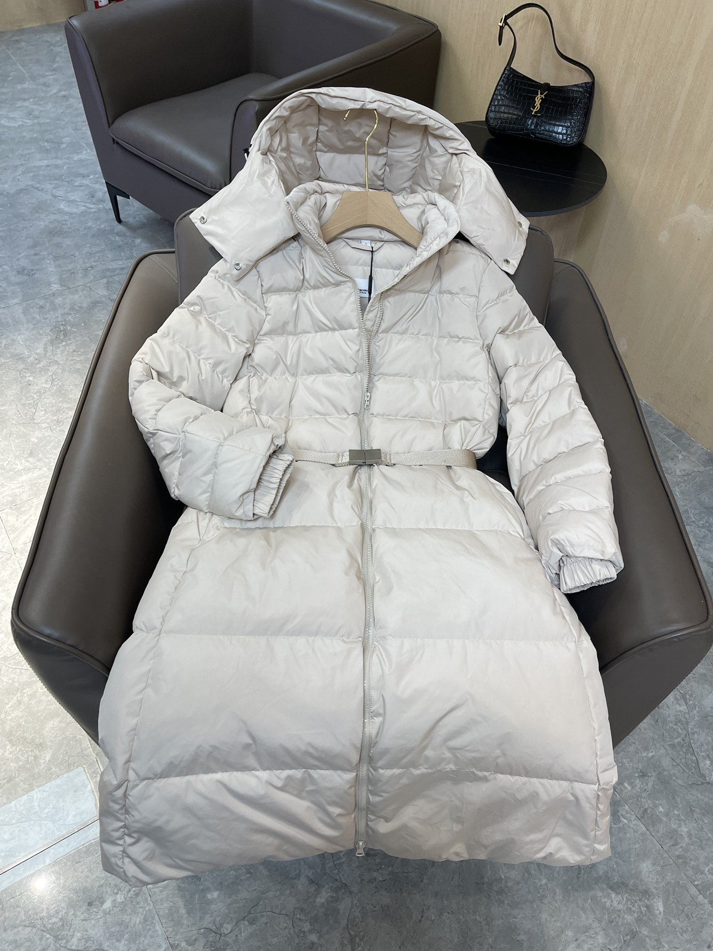 9977#羽绒服特价‼️SM 
Burberry 哑光面料 织带腰带最新款 90% 白鸭绒 长款羽绒服 
