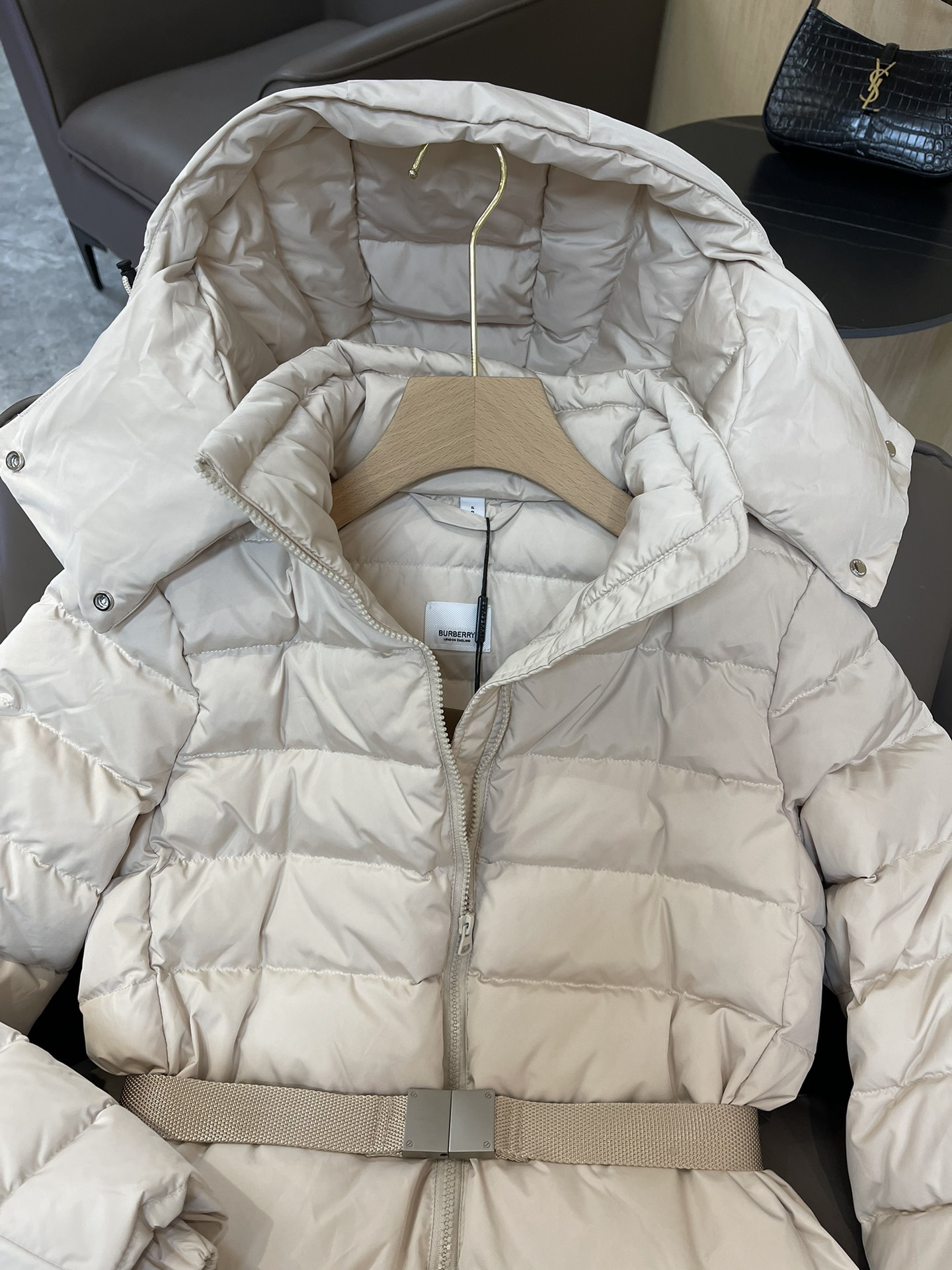9977#羽绒服特价‼️SM 
Burberry 哑光面料 织带腰带最新款 90% 白鸭绒 长款羽绒服 