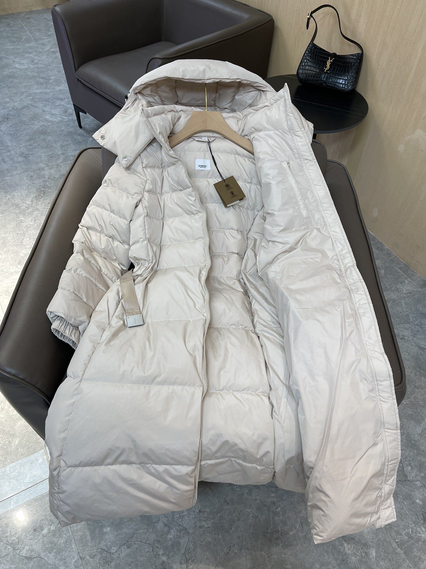 9977#羽绒服特价‼️SM 
Burberry 哑光面料 织带腰带最新款 90% 白鸭绒 长款羽绒服 