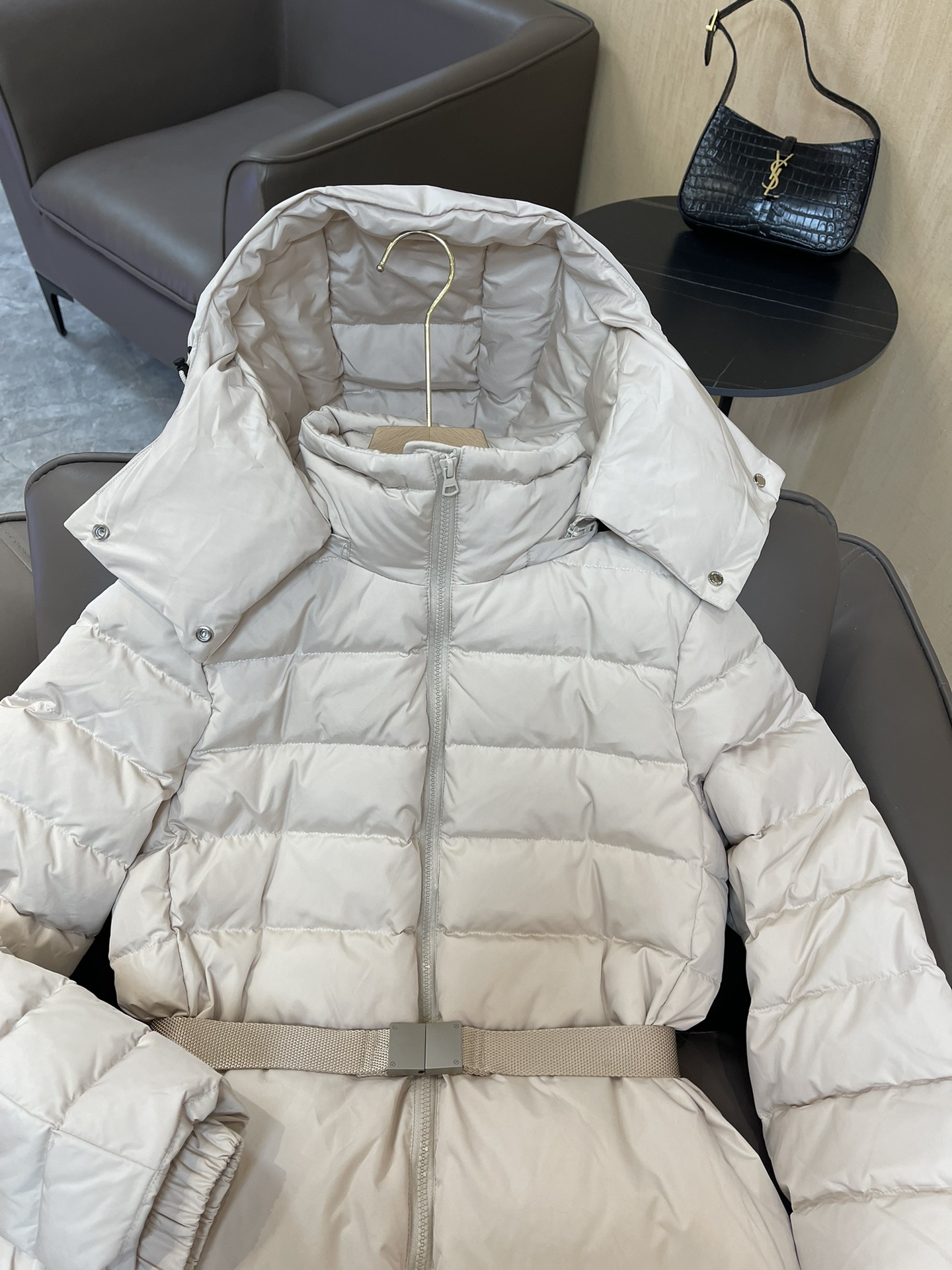9977#羽绒服特价‼️SM 
Burberry 哑光面料 织带腰带最新款 90% 白鸭绒 长款羽绒服 