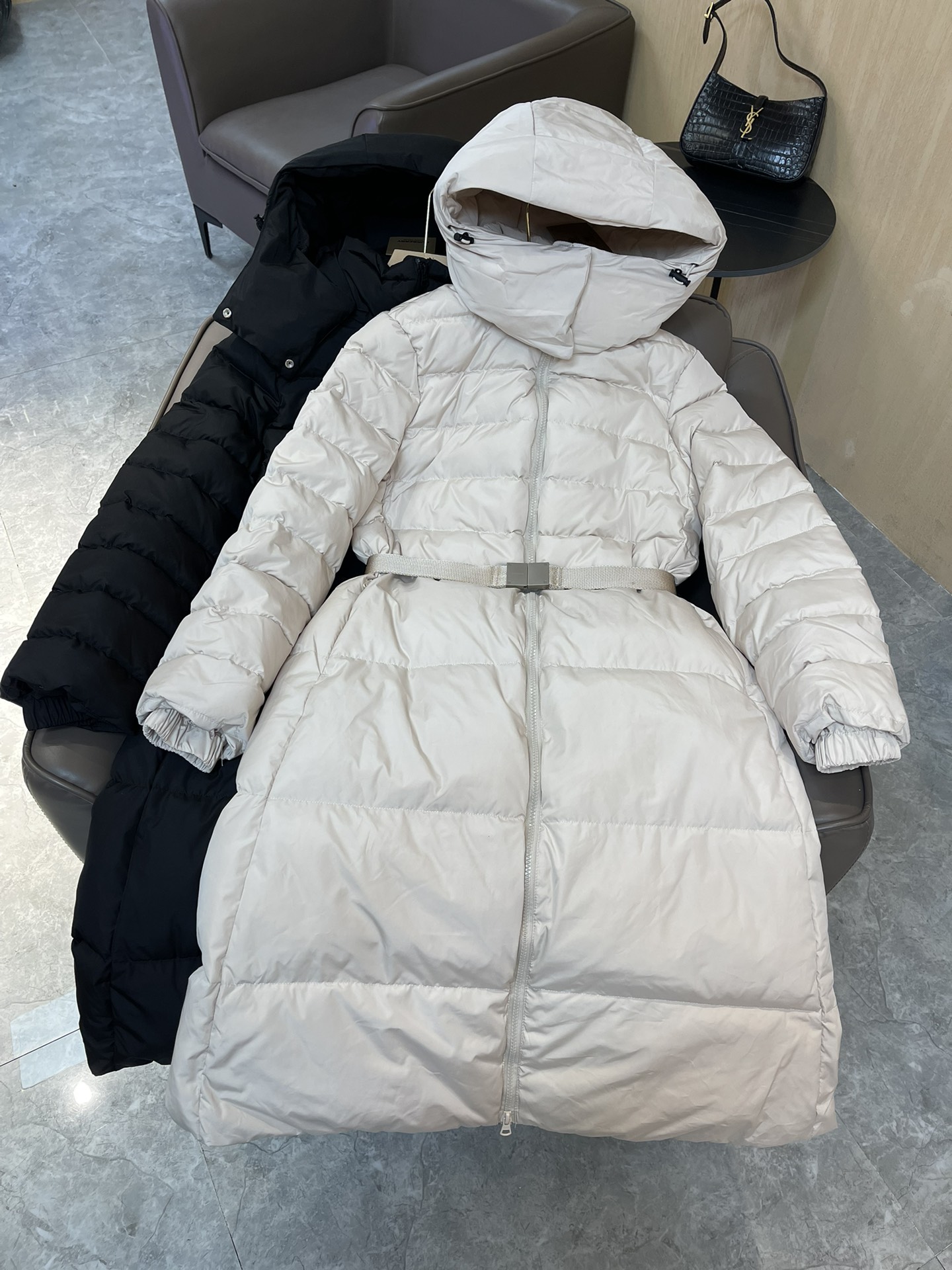 9977#羽绒服特价‼️SM 
Burberry 哑光面料 织带腰带最新款 90% 白鸭绒 长款羽绒服 