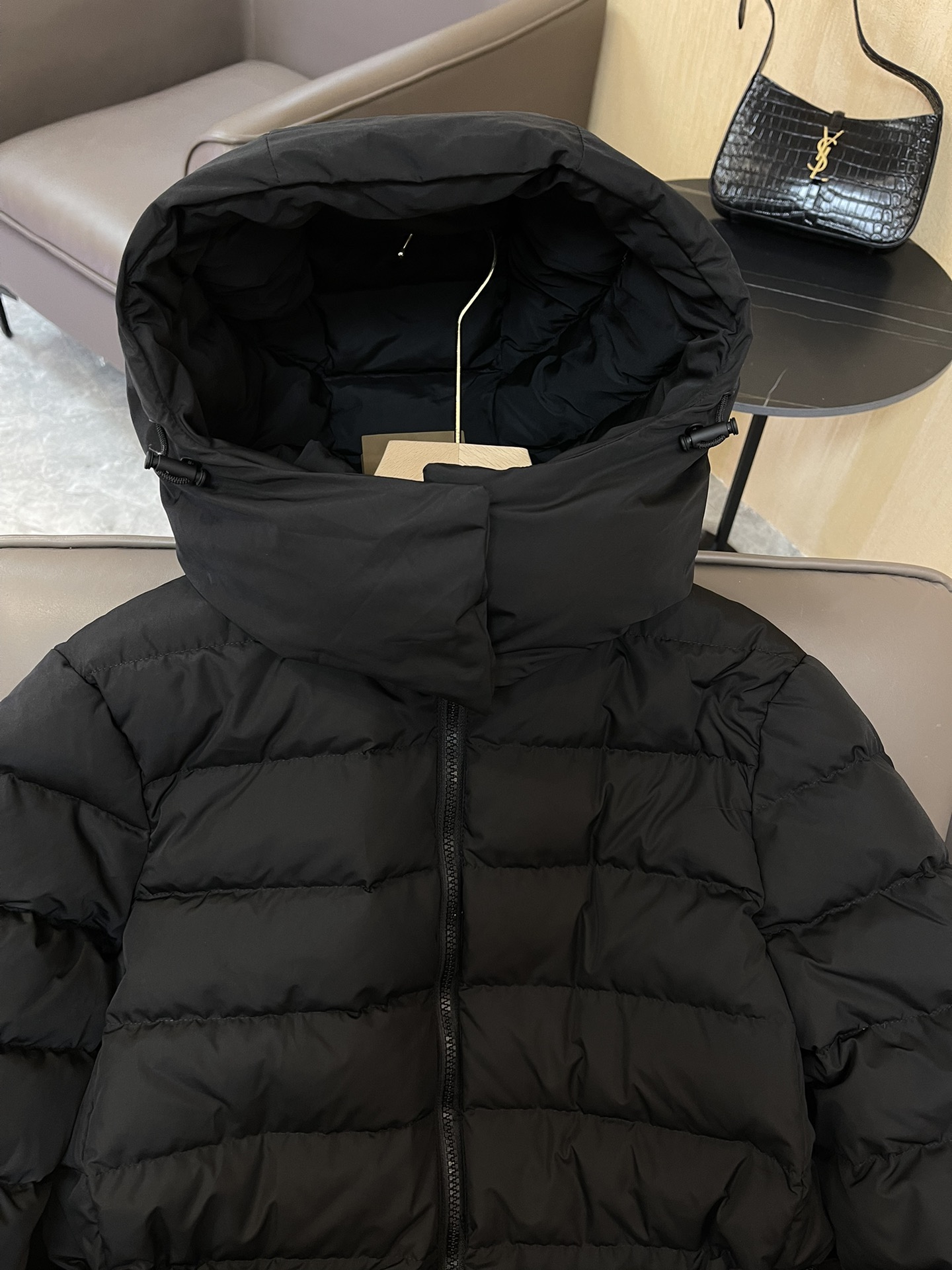 9977#羽绒服特价‼️S
Burberry 哑光面料 织带腰带最新款 90% 白鸭绒 长款羽绒服 黑色