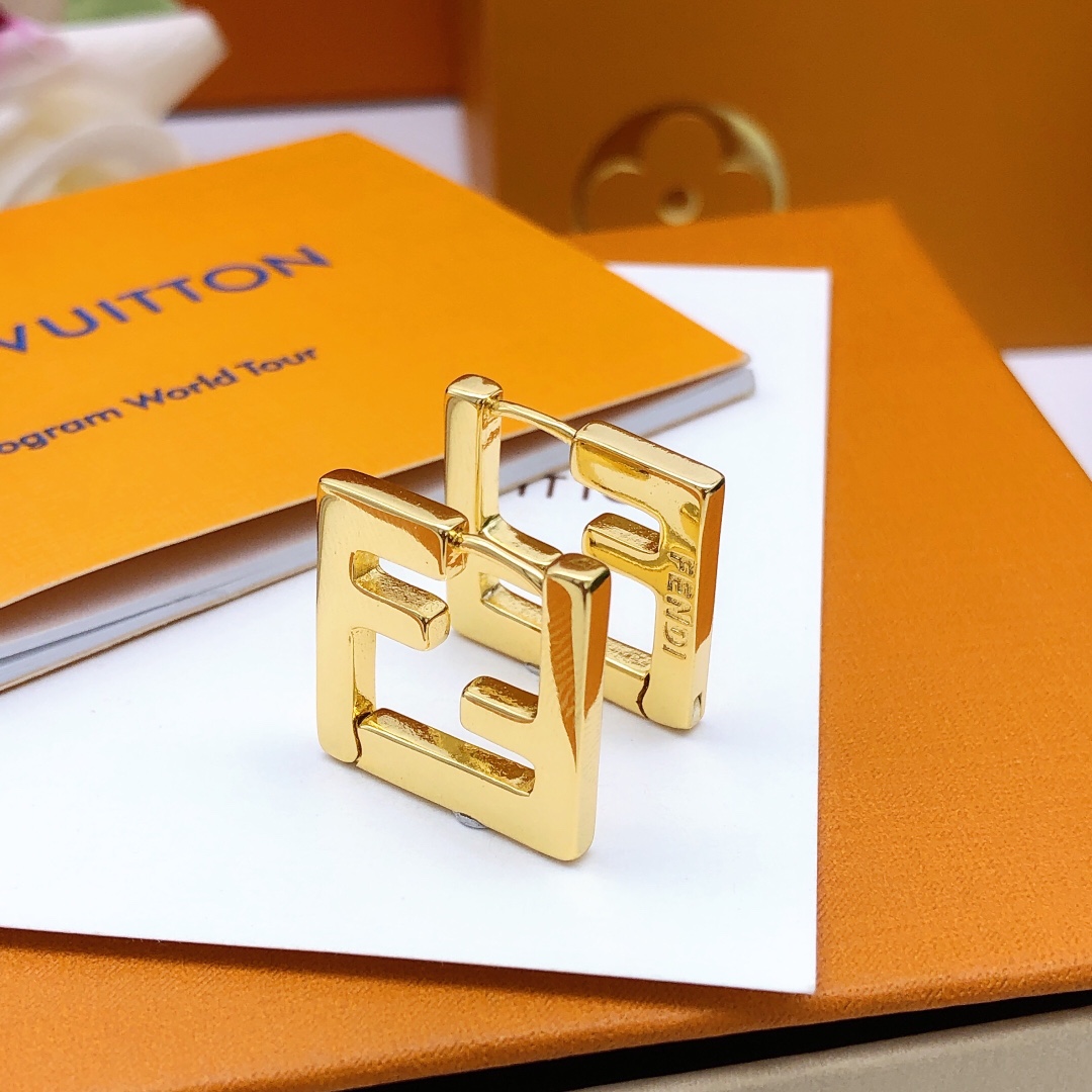 NO:107264,Number FDED0041 [FD* latest letter glossy earrings] consistent ZP brass material, jewelry quality19860909编号FDED0041【FD*最新款字母光面耳钉】一致ZP黄铜材质,饰品精品,Jewelry