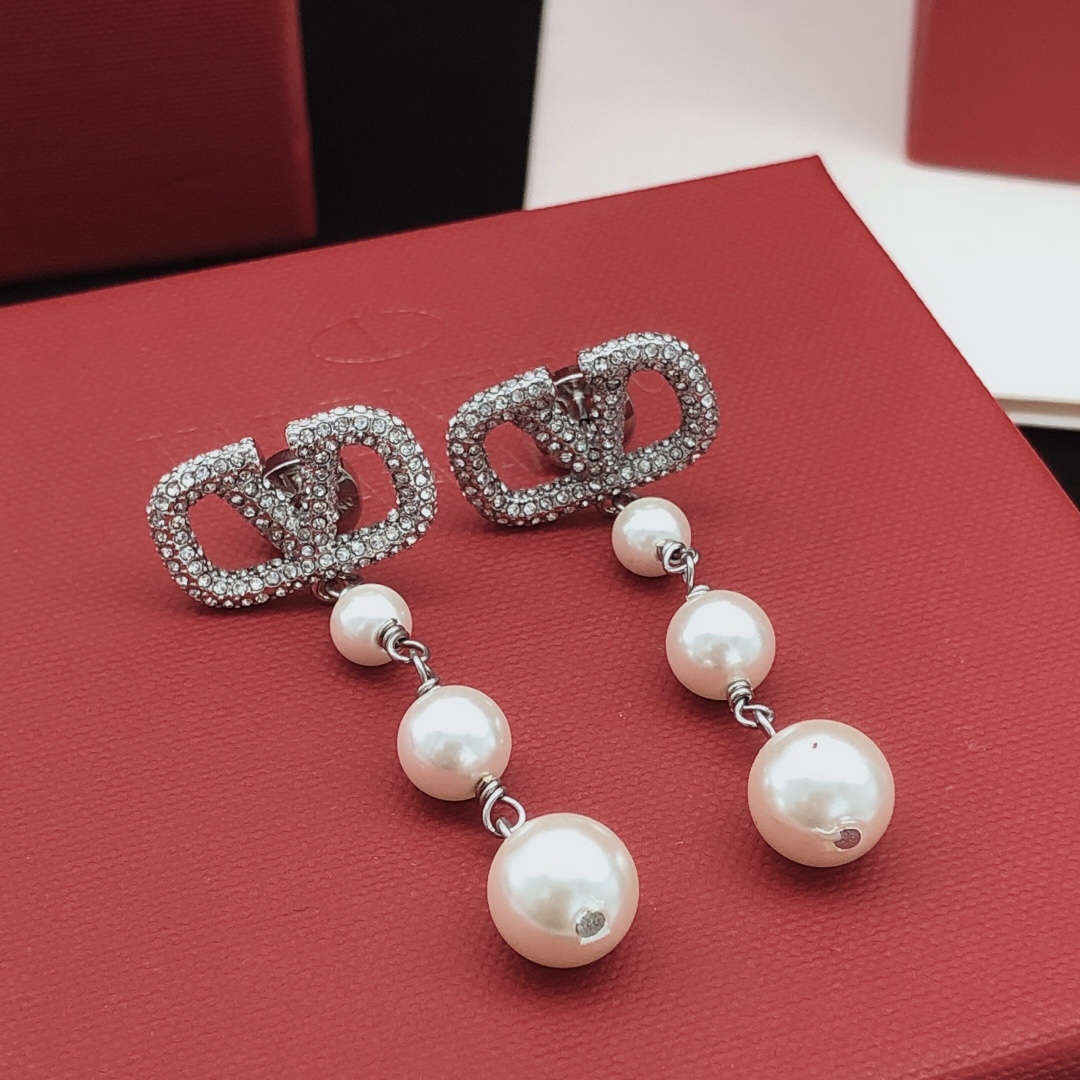 编号VED0145
 【ValenTi*o最新款🆕🆕银色流苏耳钉】一致专柜🆕黄铜材质