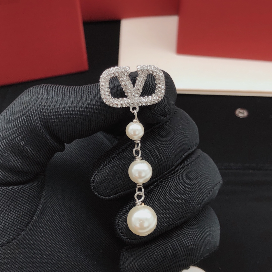 编号VED0145
 【ValenTi*o最新款🆕🆕银色流苏耳钉】一致专柜🆕黄铜材质