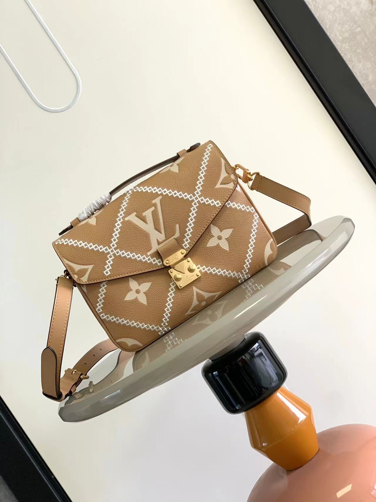 Louis Vuitton Official special messenger bag on sale