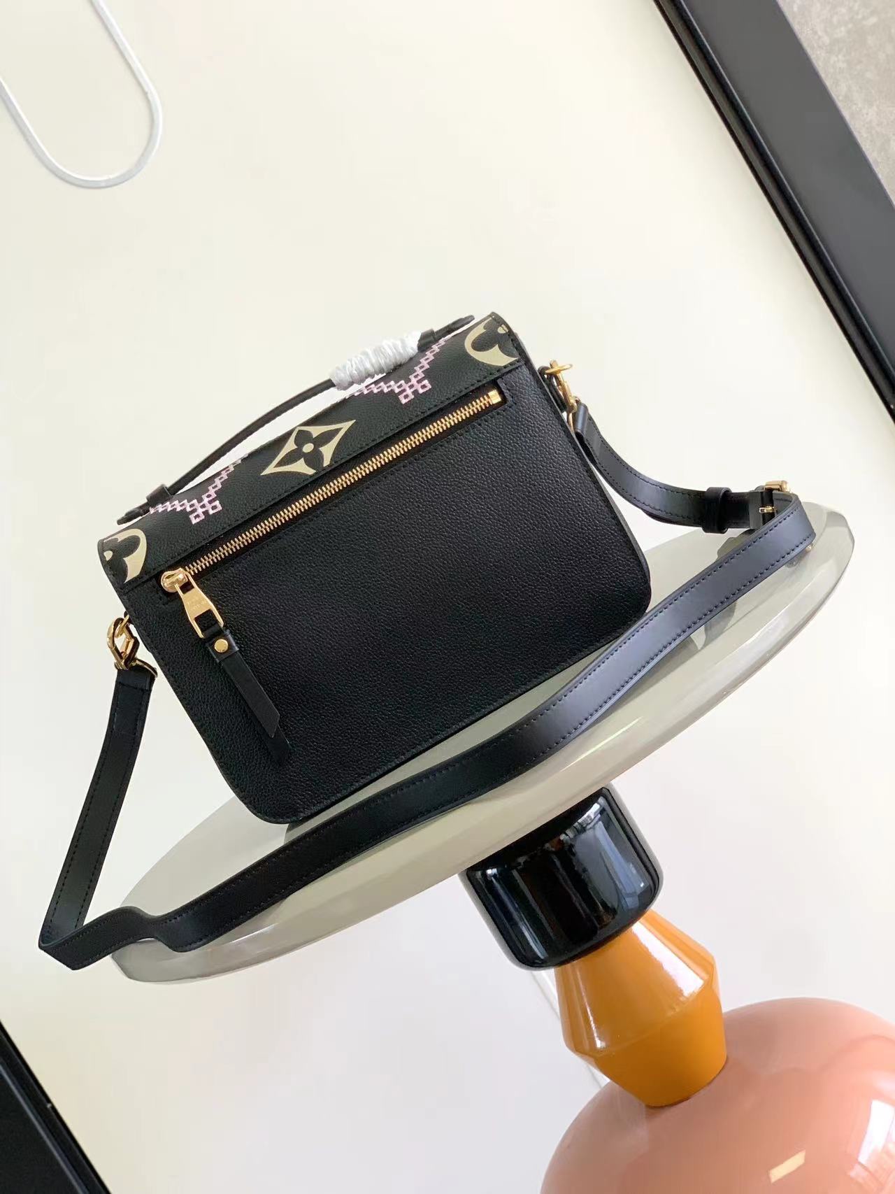 Louis Vuitton Official special messenger bag on sale