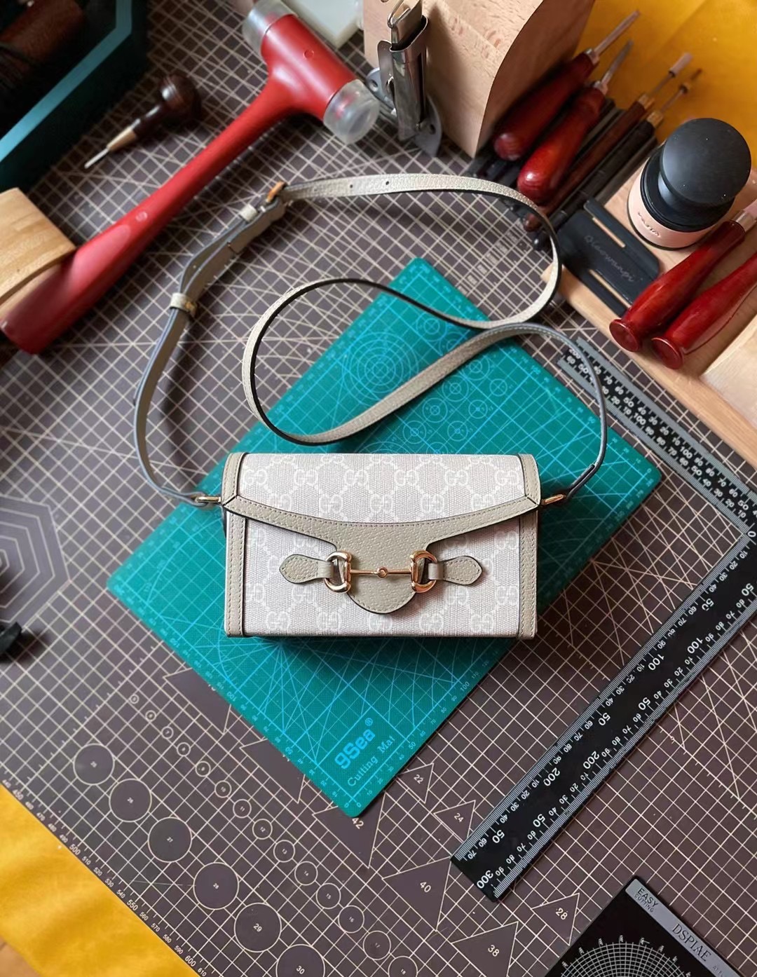 Gucci Horsebit Replica di Top Designer
 Colore tè al latte 1955 Mini