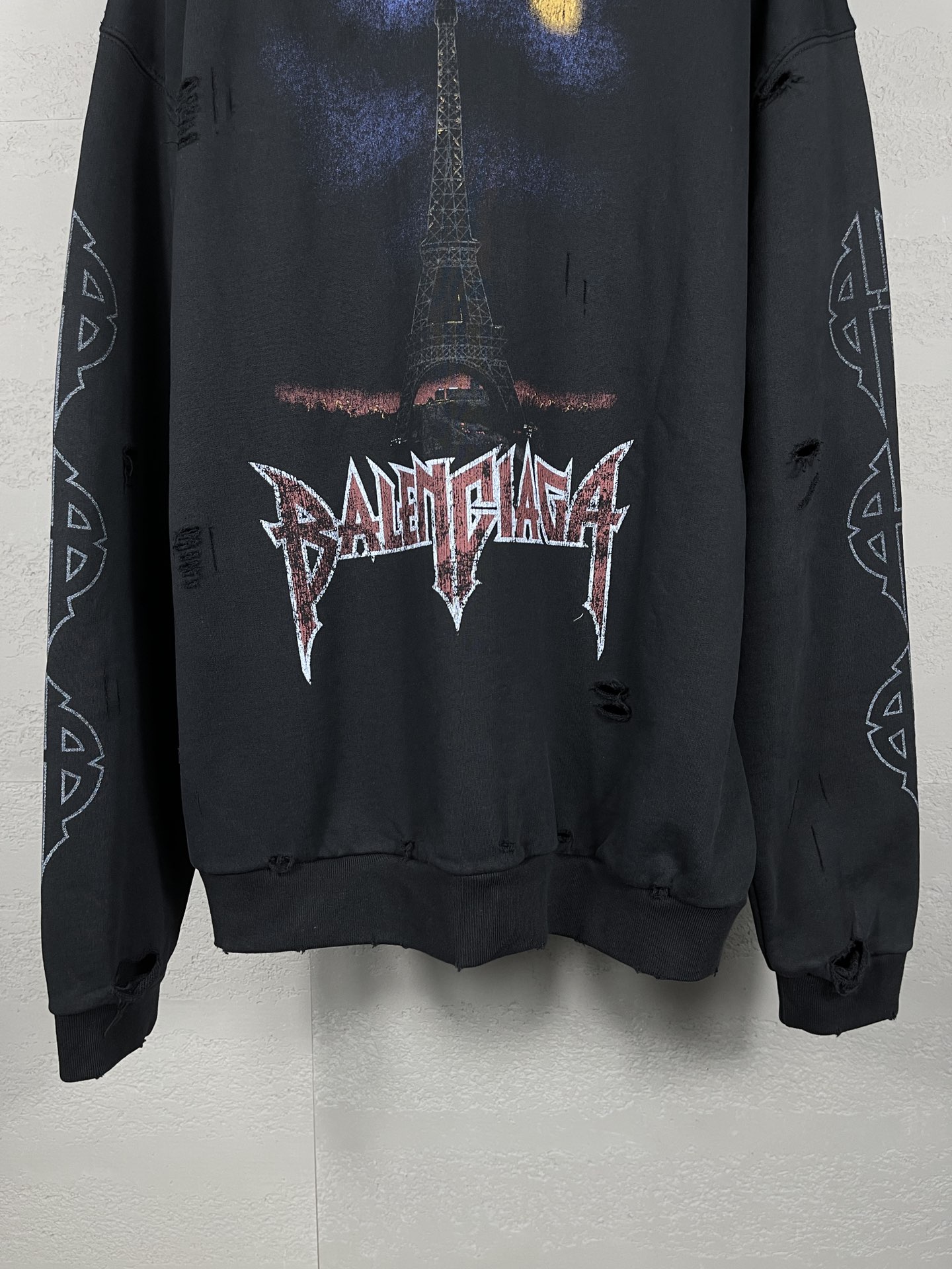 Balentci*ga Paris 2024: Eiffel Tower-inspired Jacket, Lightweight Design with Unique Digital Print - 图片 5