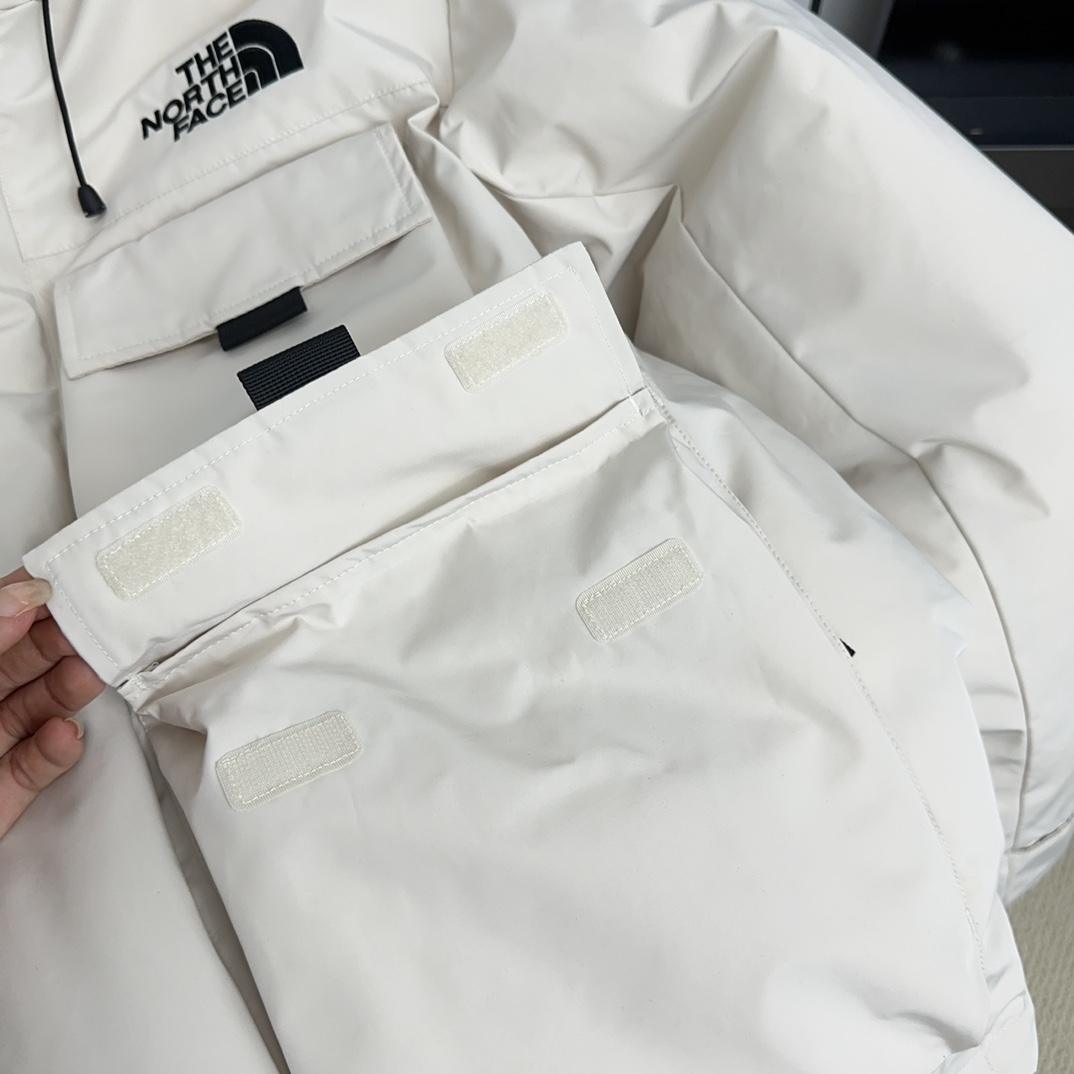 𝗧𝗛𝗘 𝗡𝗢𝗥𝗧𝗛 𝗙𝗔𝗖𝗘/ 北面工装羽绒服
【 细节实拍 】