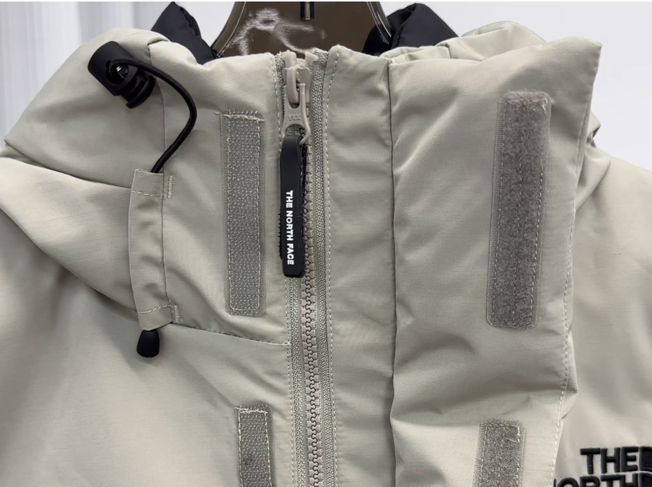 𝗧𝗛𝗘 𝗡𝗢𝗥𝗧𝗛 𝗙𝗔𝗖𝗘/ 北面工装羽绒服
【 五金配件实拍 】