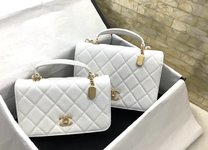 Chanel Luxury
 Handbags Crossbody & Shoulder Bags Lychee Pattern Cowhide Fall/Winter Collection Vintage