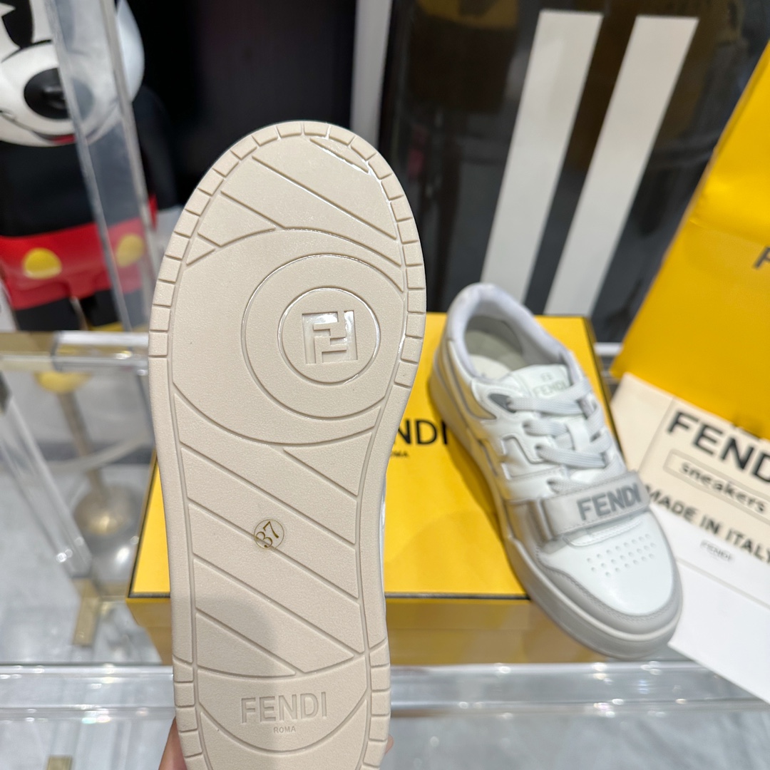 Fendi 380 板鞋