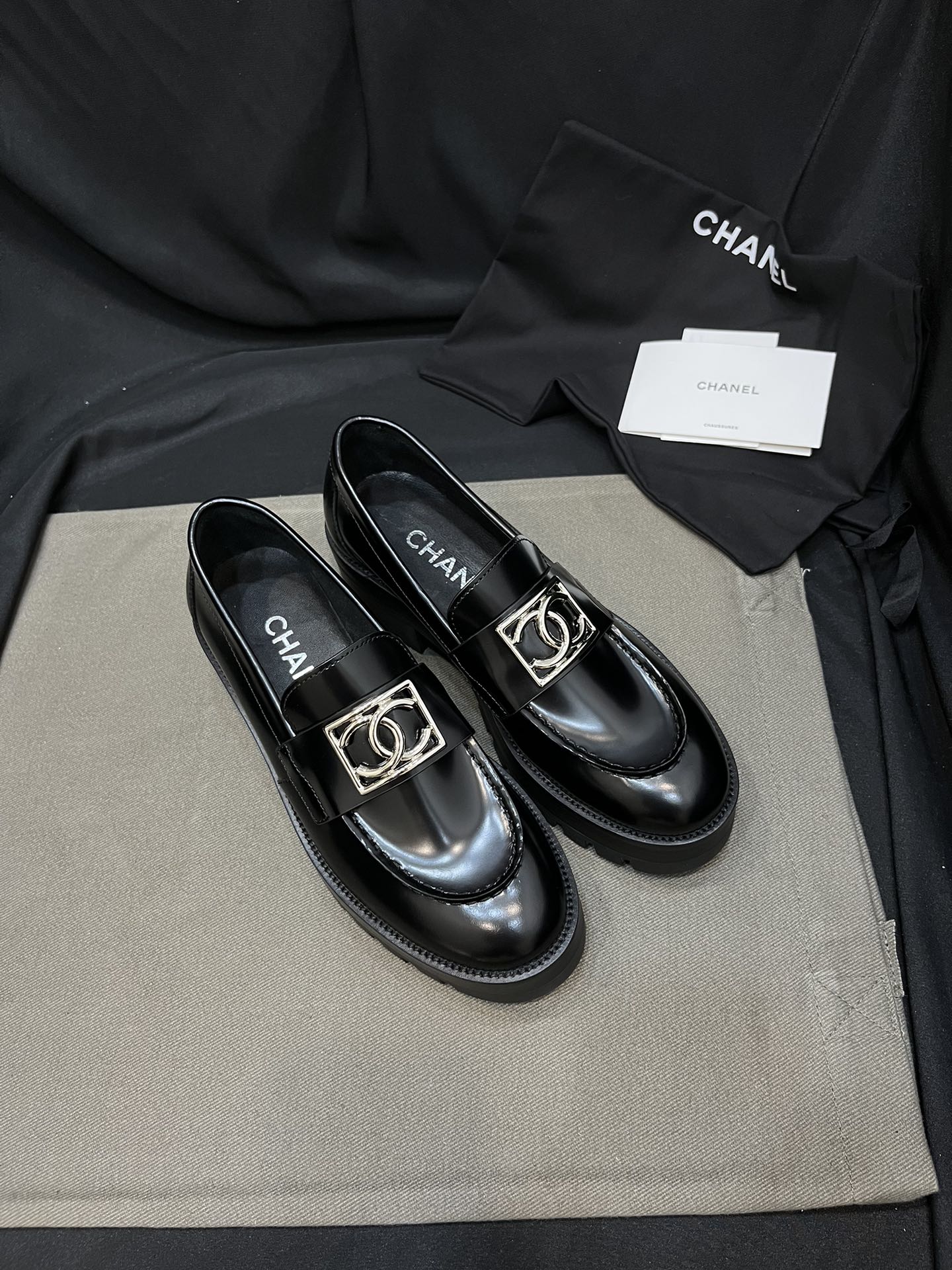 Chanel Sapatos Loafers Couro de vaca Pele carneiro