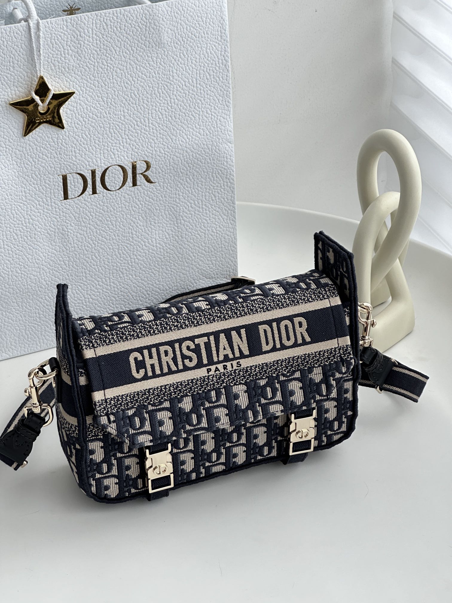 Сумка Christian Dior через плечо
