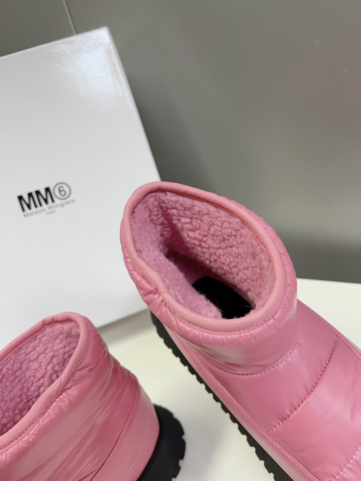 MM6厚底面包拖MaisonMargiela！大热时尚风慵懒风系列实验性从功能主义的解构美学出发意想不到