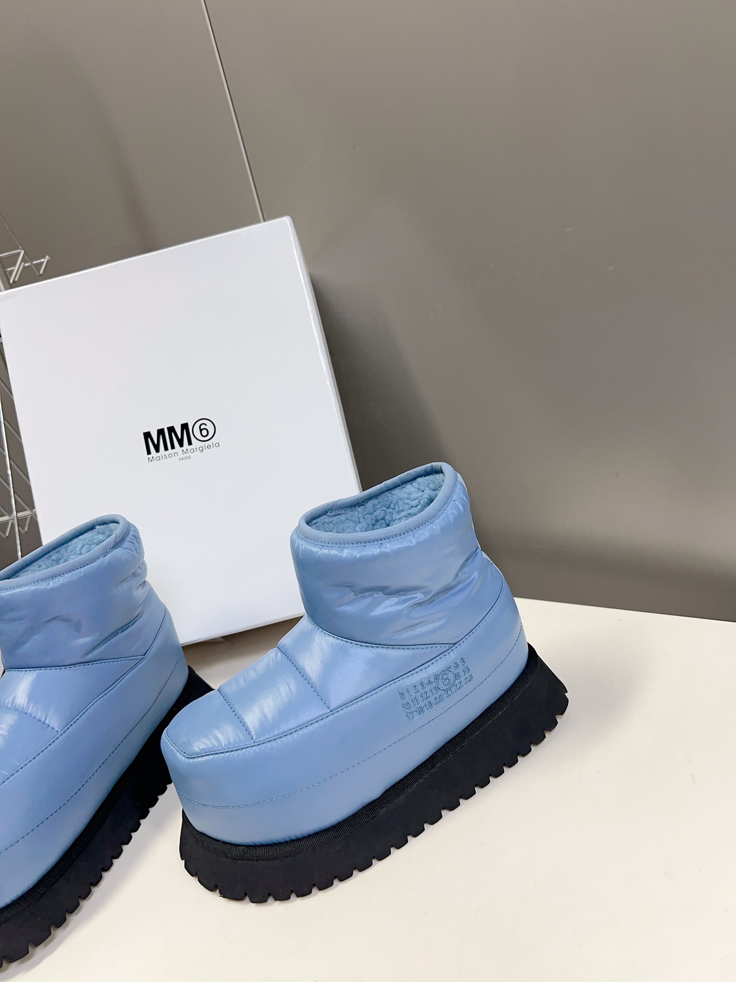 MM6厚底面包拖MaisonMargiela！大热时尚风慵懒风系列实验性从功能主义的解构美学出发意想不到