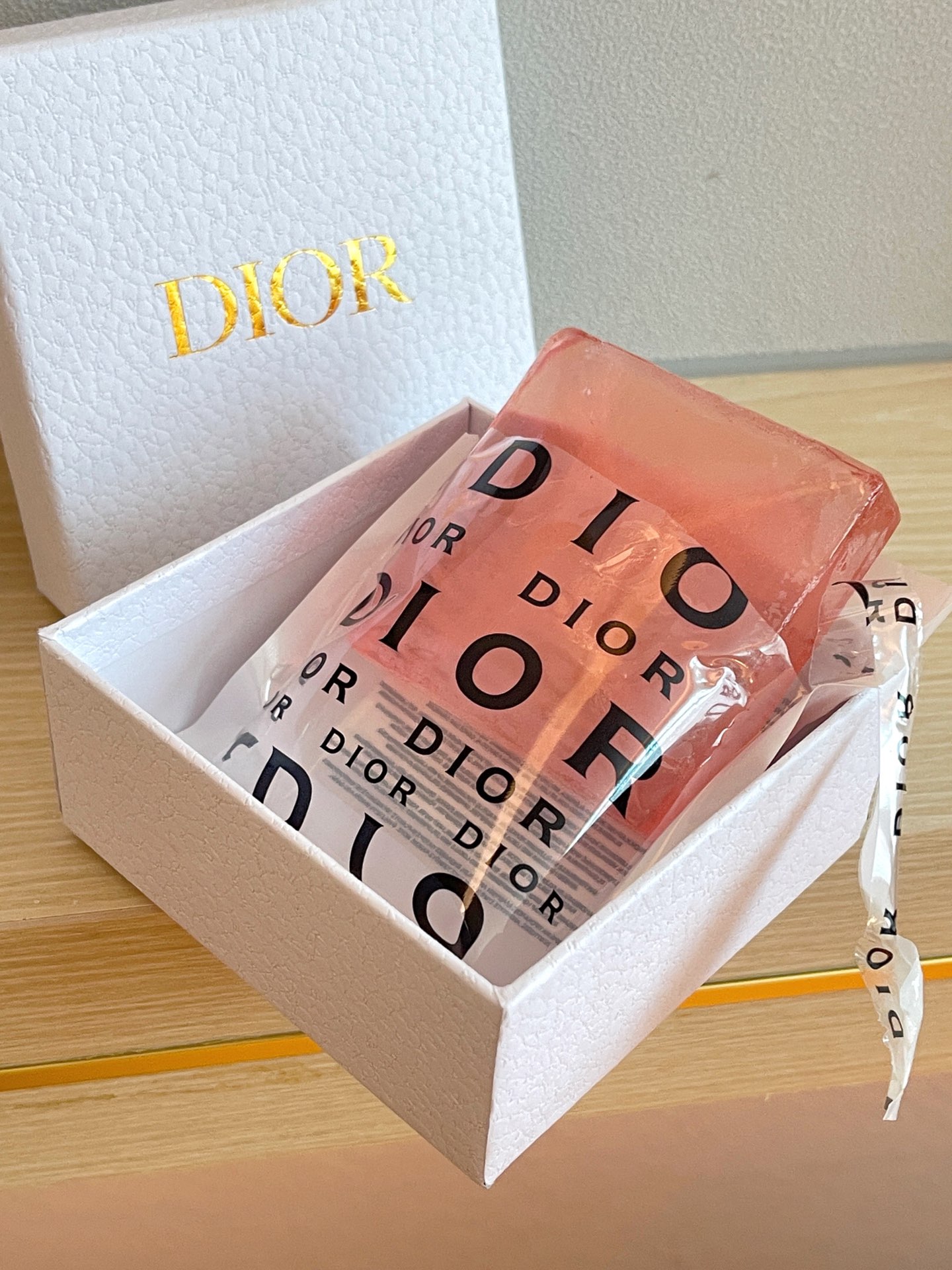 The Miss Dior scented soap produces a delicate, silky lather that gently - Perfume 6