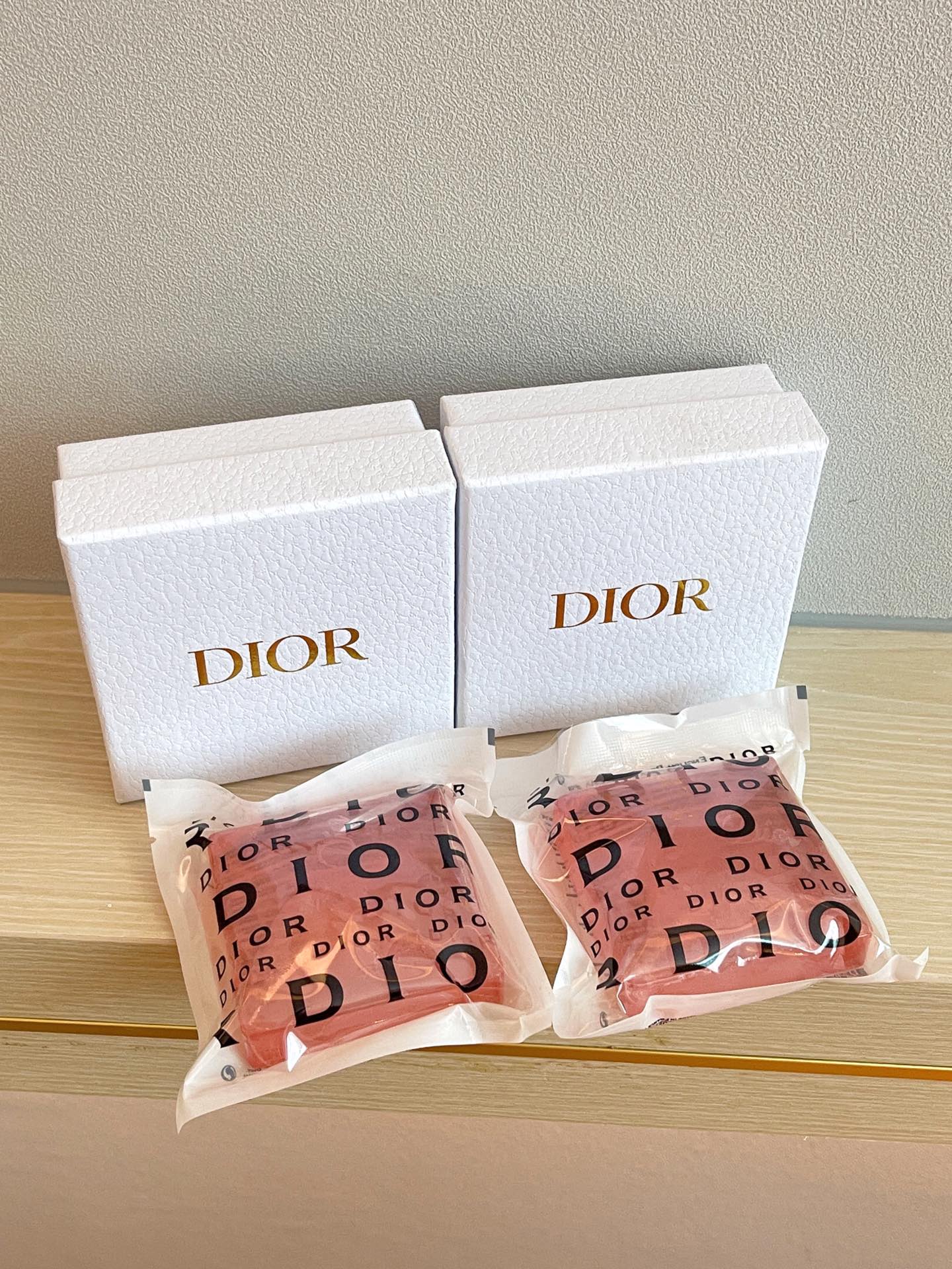 The Miss Dior scented soap produces a delicate, silky lather that gently - Perfume 2