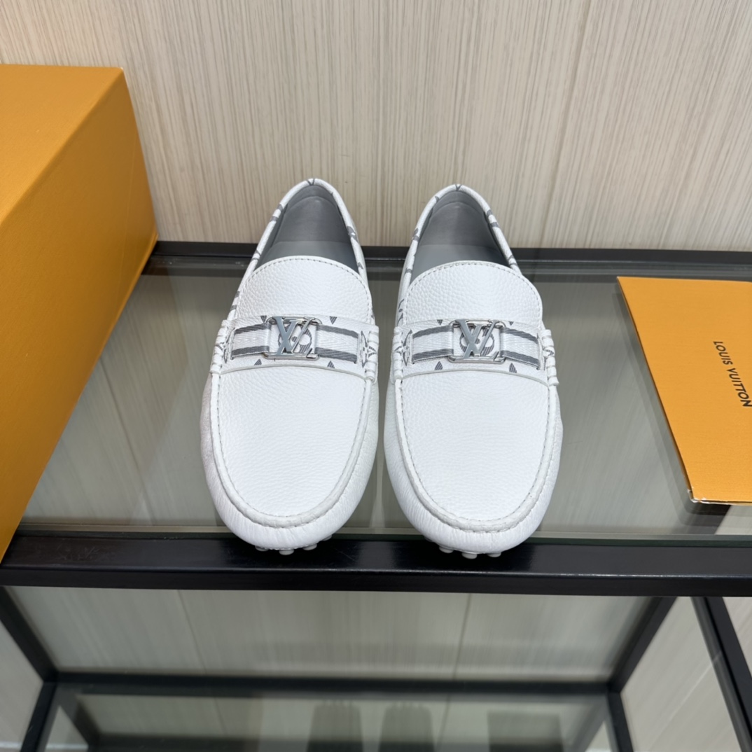 NO:273054,Driving shoes (Doudou shoes) 11 The inner lining is made of imported calfskin, rubber non-slip sole, three-dimensional cover technology, rubber outsole enhances soft texture. Size 39-40-41-42-43-44 (38.45 customized without return or exchange), cowhide19860909驾车鞋（豆豆鞋）11 全内里采用进口小牛皮制作,橡胶式防滑豆豆鞋底,立体套包工艺,橡胶粒外底提升轻柔质感. Size 39-40-41-42-43-44（38.45定做不退不换）,,cowhide,Men's shoes