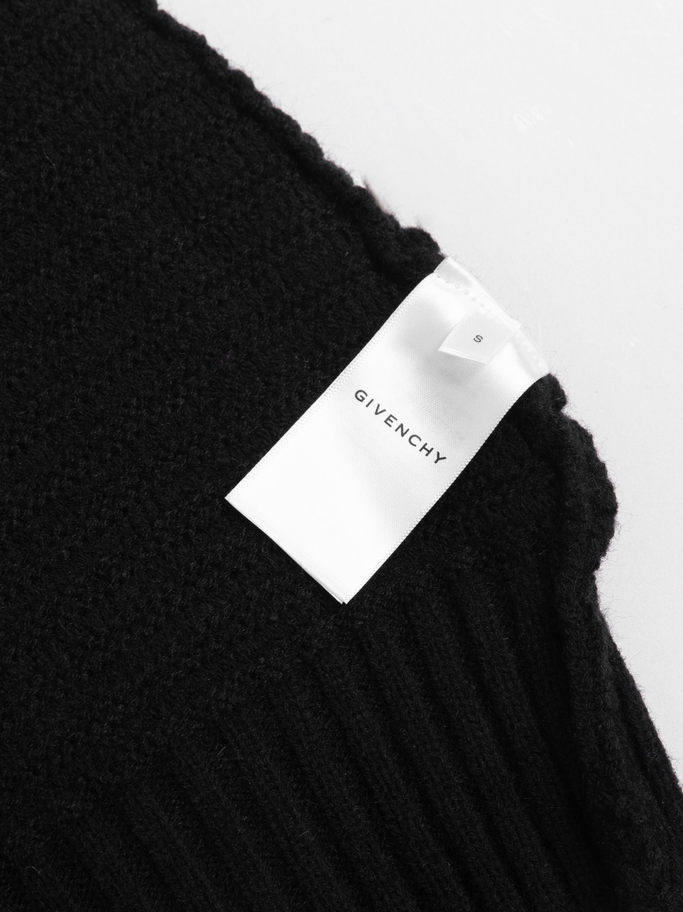 Givenchy Wool Sweater with Embroidered Castle Zipper – Elegant and Lightweight Fashion - 图片 4
