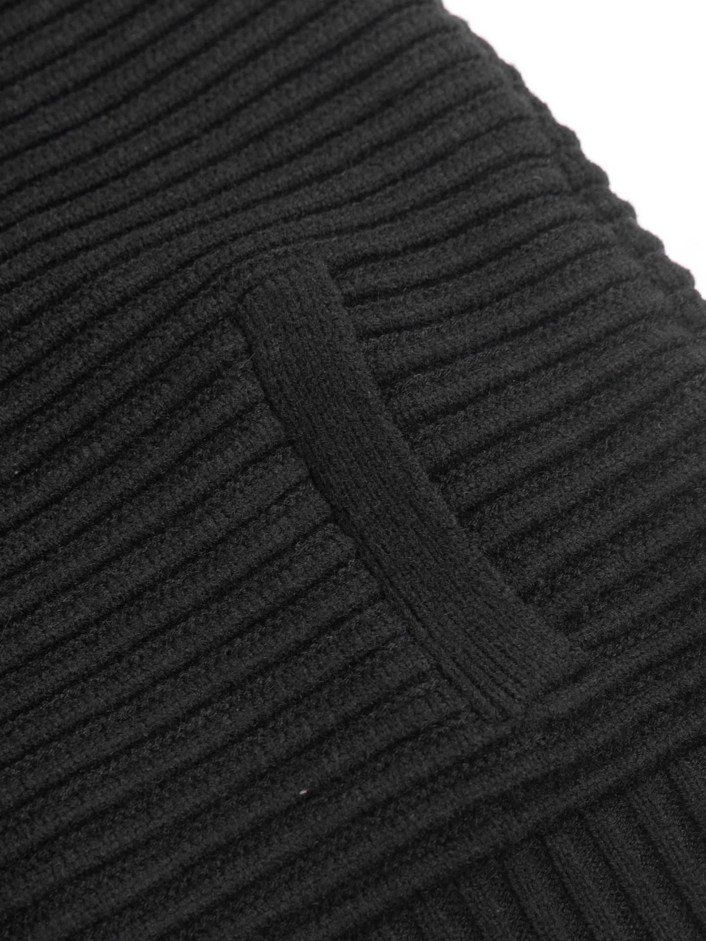Givenchy Wool Sweater with Embroidered Castle Zipper – Elegant and Lightweight Fashion - 图片 7